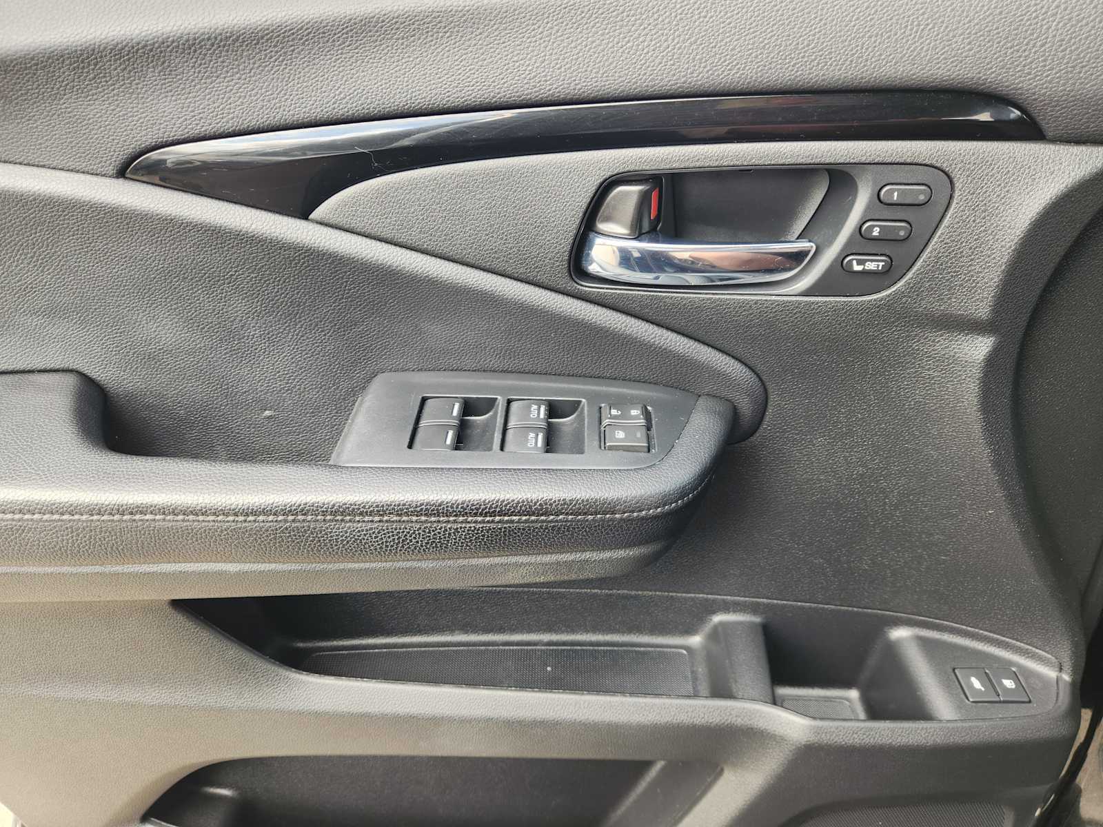 Thumbnail: 2020 Honda Pilot - 30