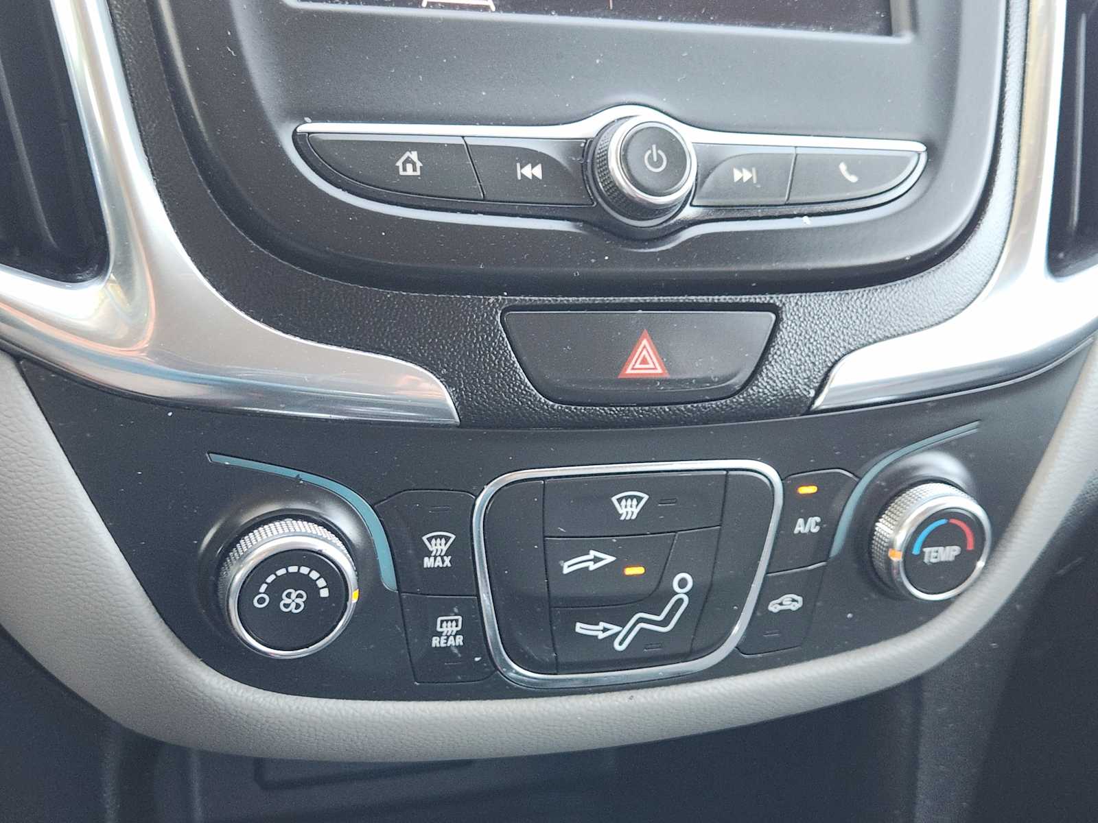 Thumbnail: 2020 Chevrolet Equinox - 25