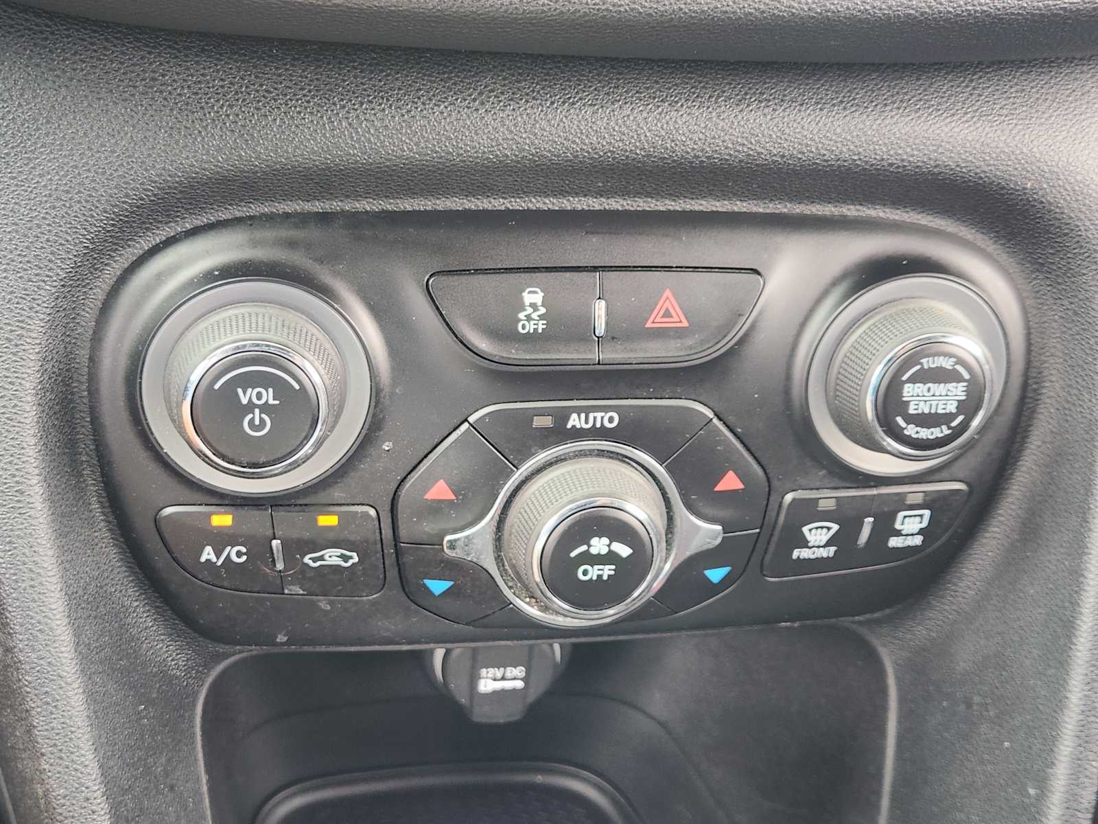 Thumbnail: 2014 Dodge Dart - 26