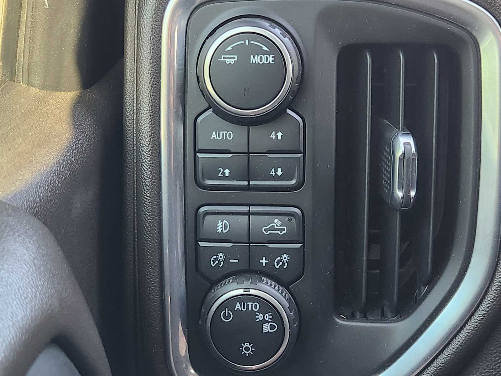 Thumbnail: 2021 Chevrolet Silverado 1500 - 26