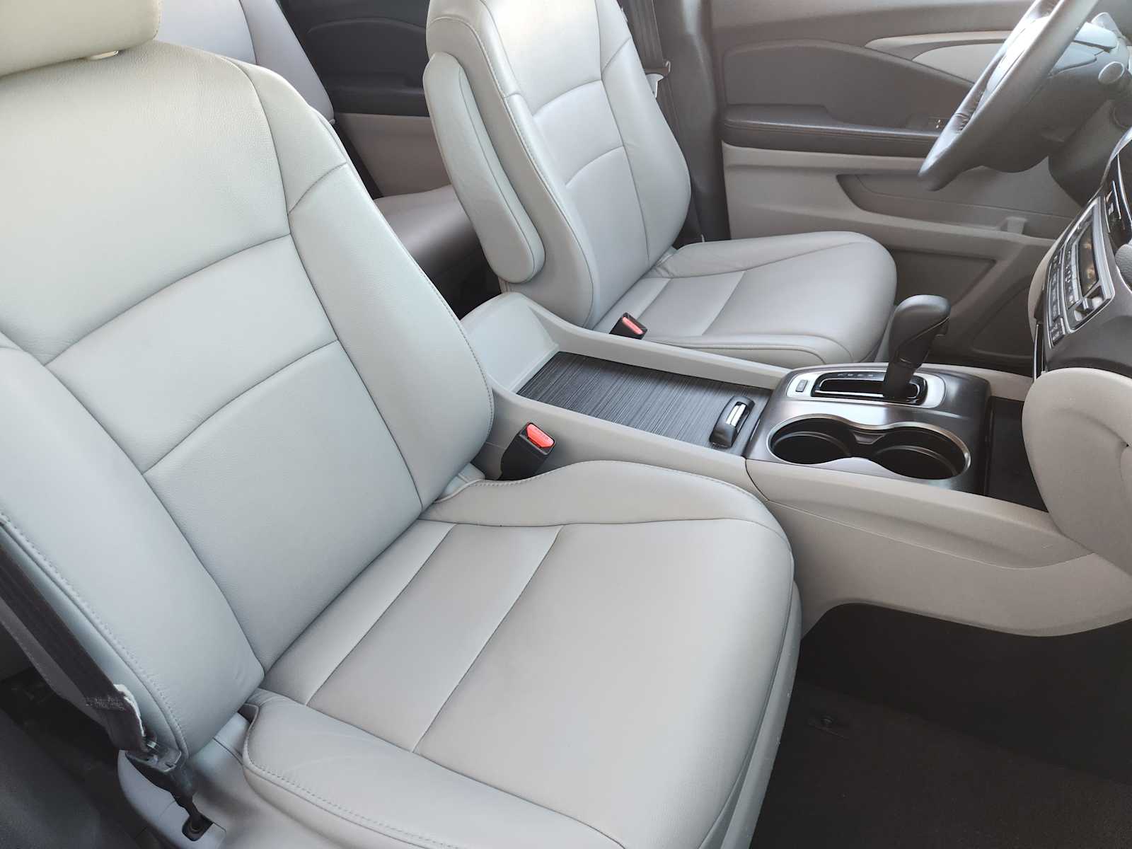 Thumbnail: 2017 Honda Pilot - 15