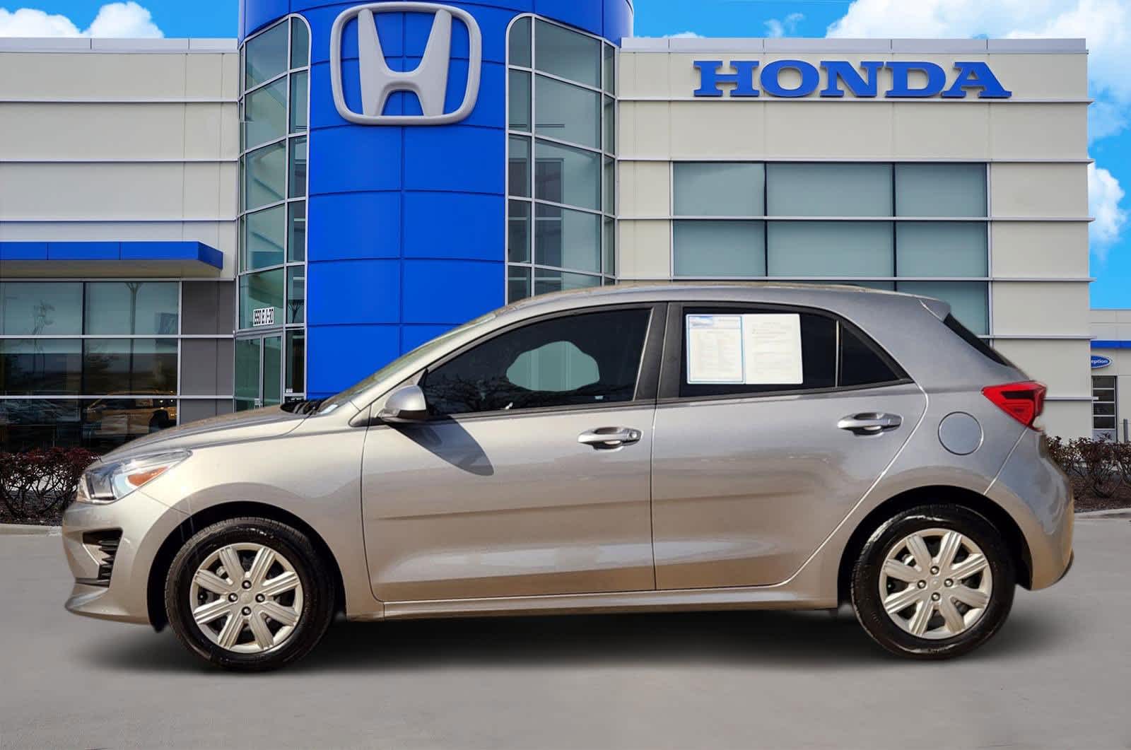 Thumbnail: 2023 Kia Rio - 3