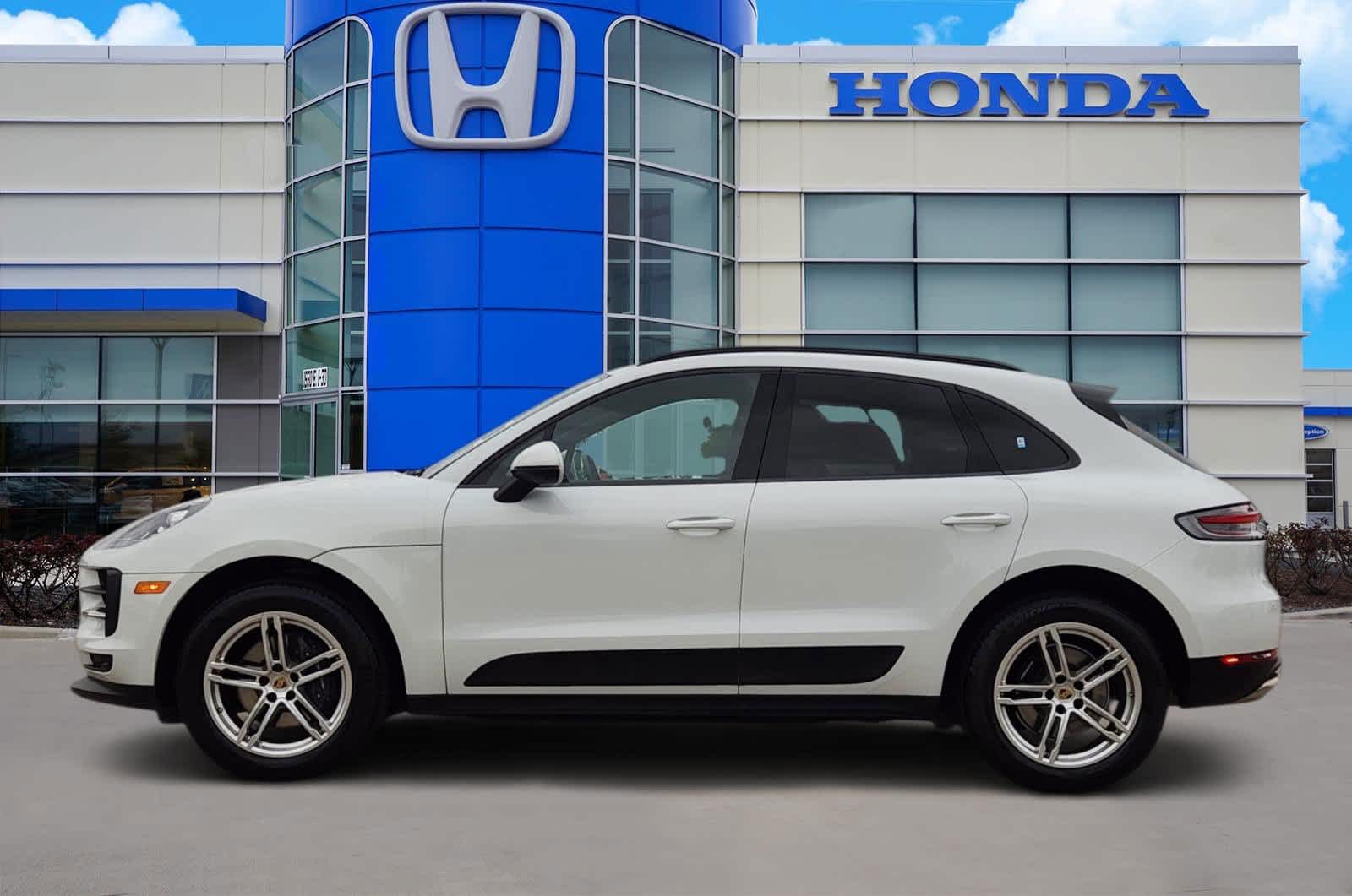 Thumbnail: 2021 Porsche Macan - 3