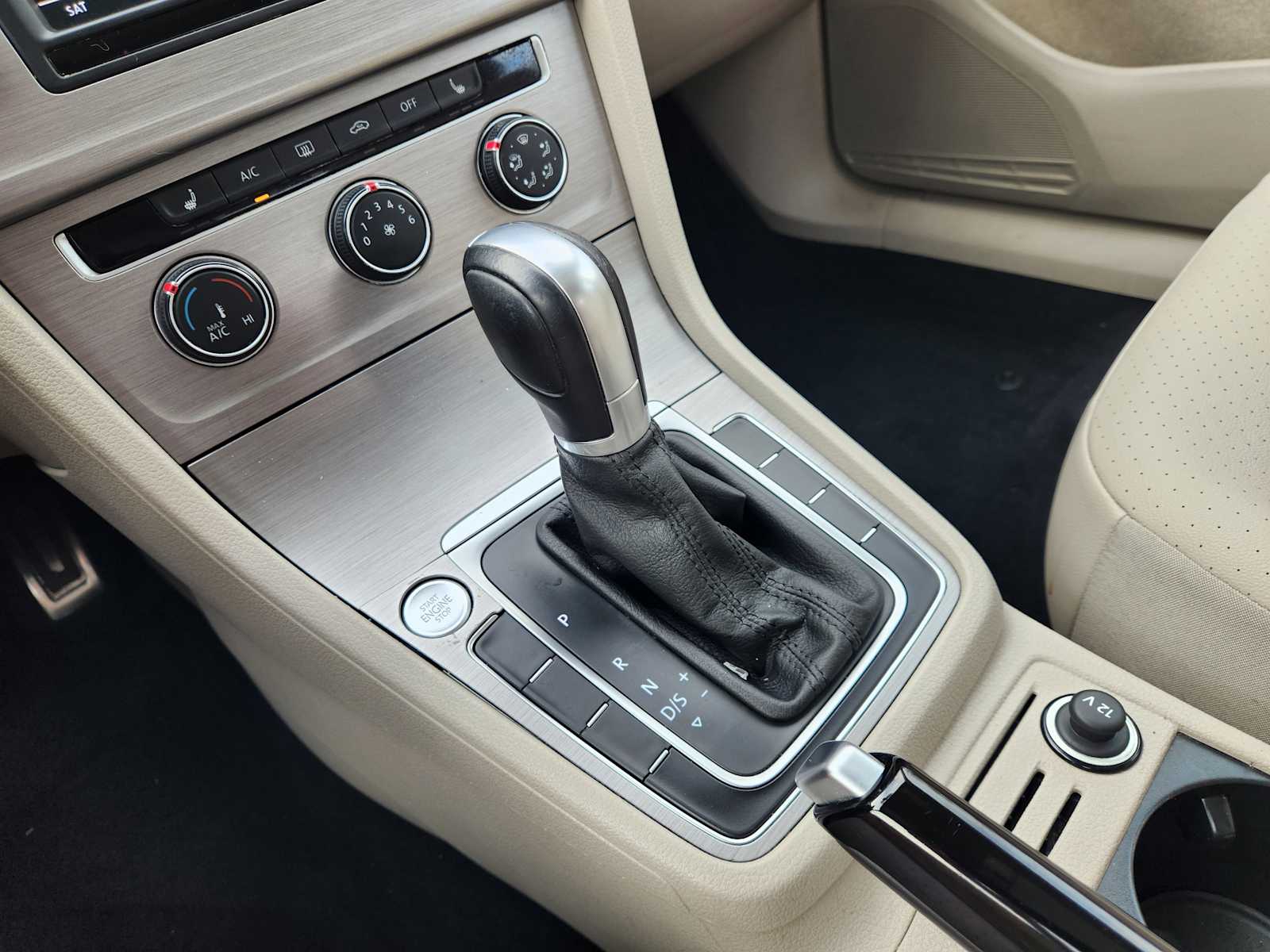 Thumbnail: 2017 Volkswagen Golf - 17