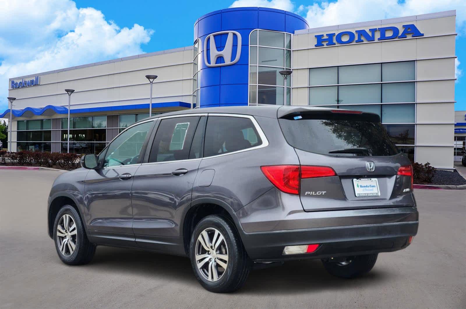 Thumbnail: 2017 Honda Pilot - 4
