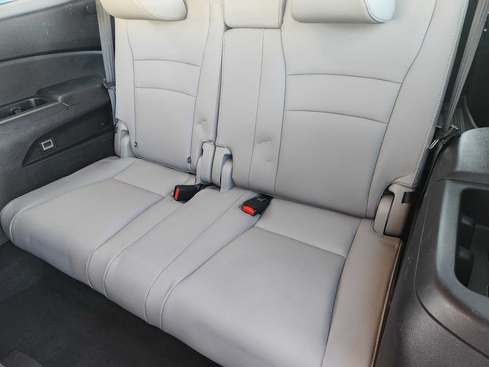 Thumbnail: 2017 Honda Pilot - 14