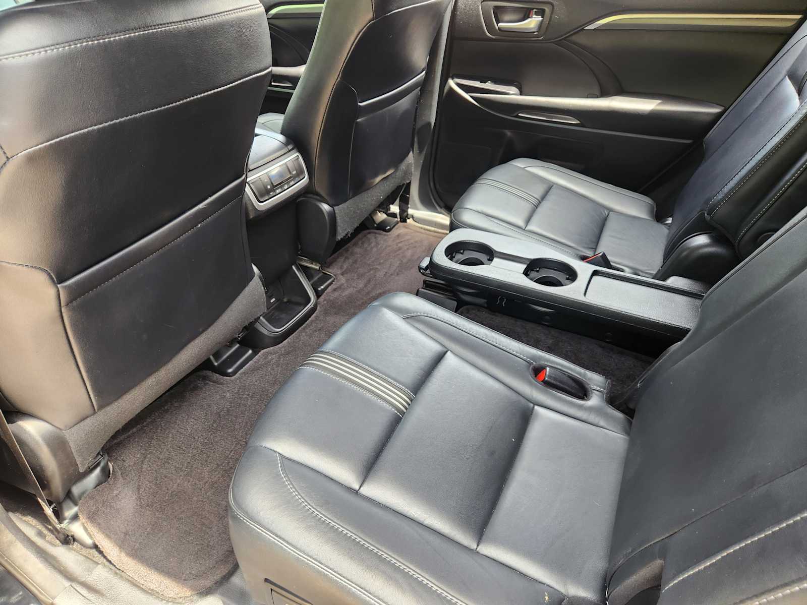 Thumbnail: 2018 Toyota Highlander - 12