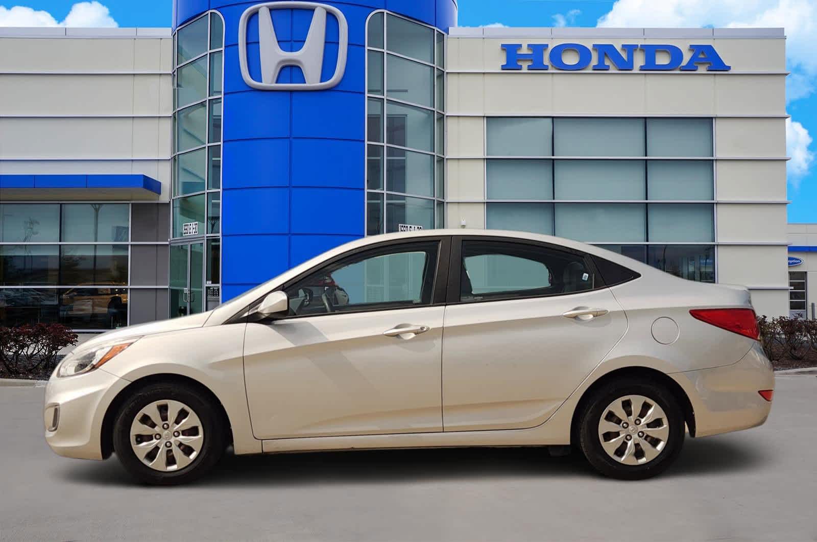Thumbnail: 2017 Hyundai Accent - 3
