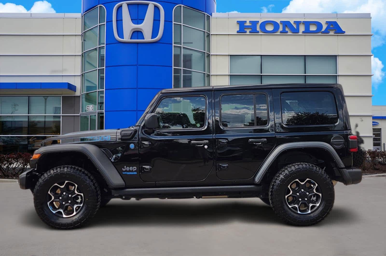 Thumbnail: 2022 Jeep Wrangler - 3