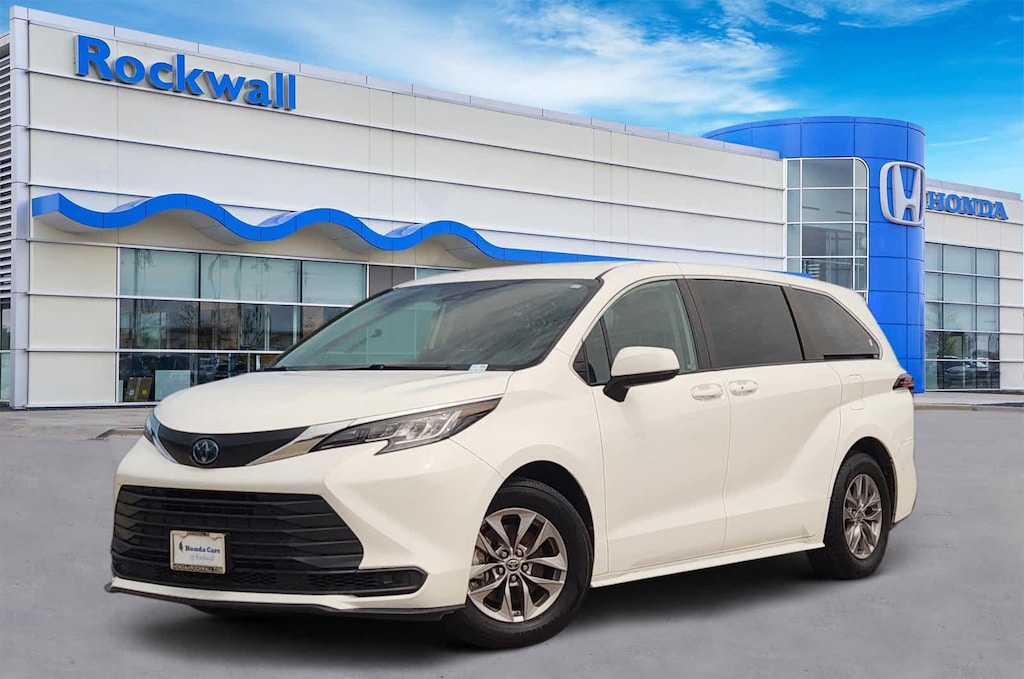 Used 2022 Toyota Sienna LE 8 Passenger Van Passenger Van