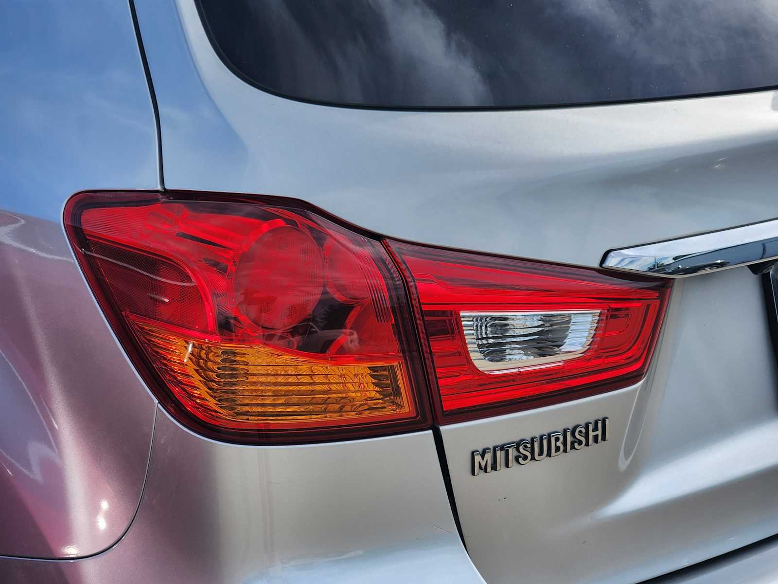 Thumbnail: 2018 Mitsubishi Outlander Sport - 12