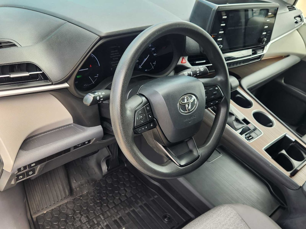 Used 2022 Toyota Sienna LE 8 Passenger Van Passenger Van