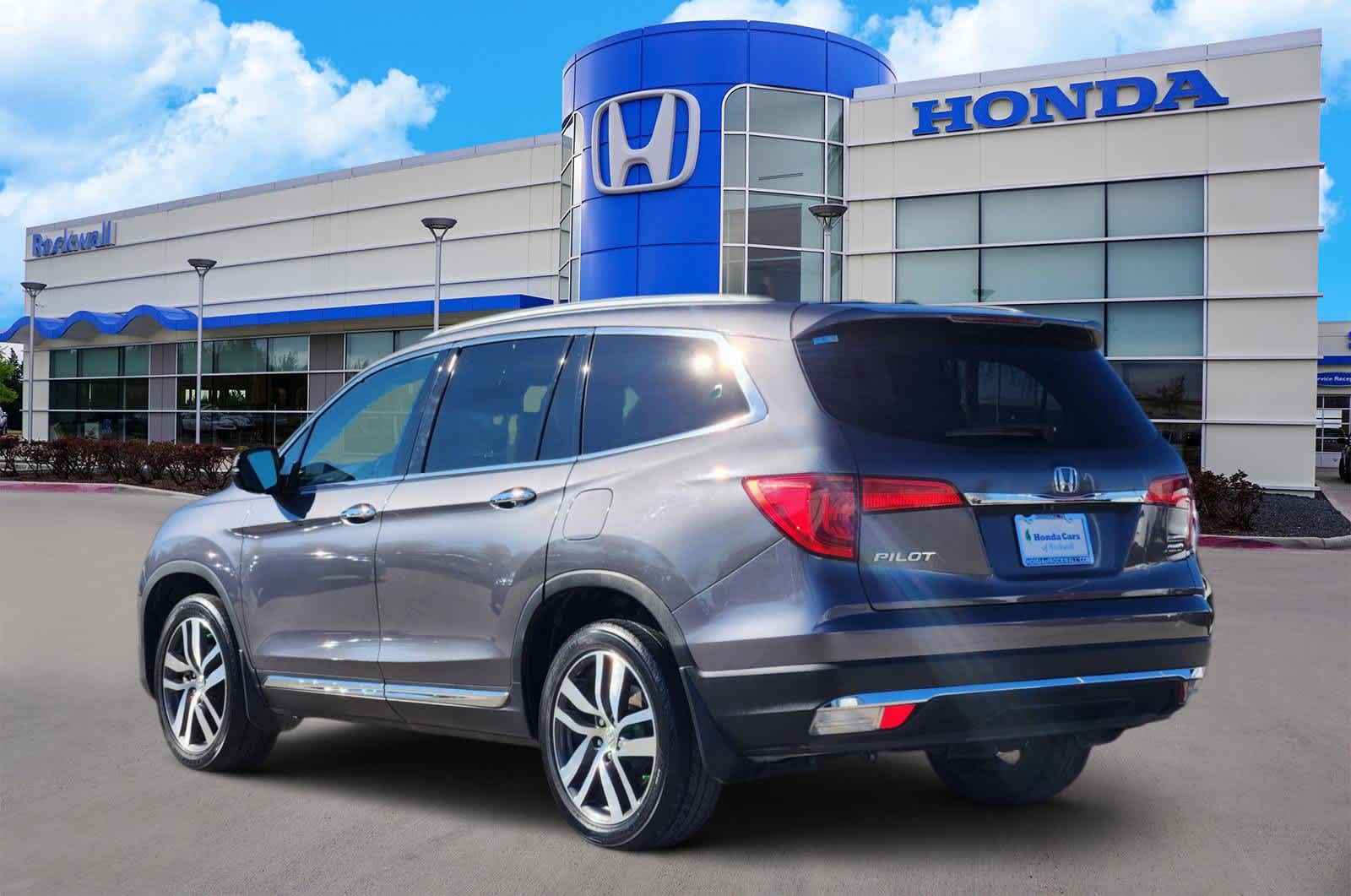 Thumbnail: 2017 Honda Pilot - 4