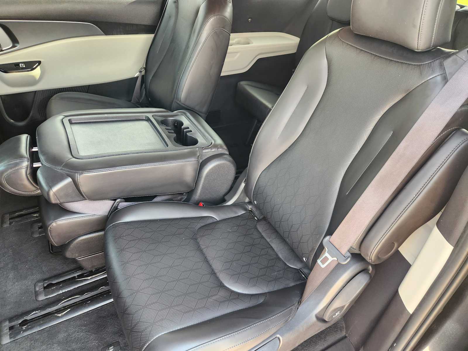 Thumbnail: 2022 Kia Carnival - 13