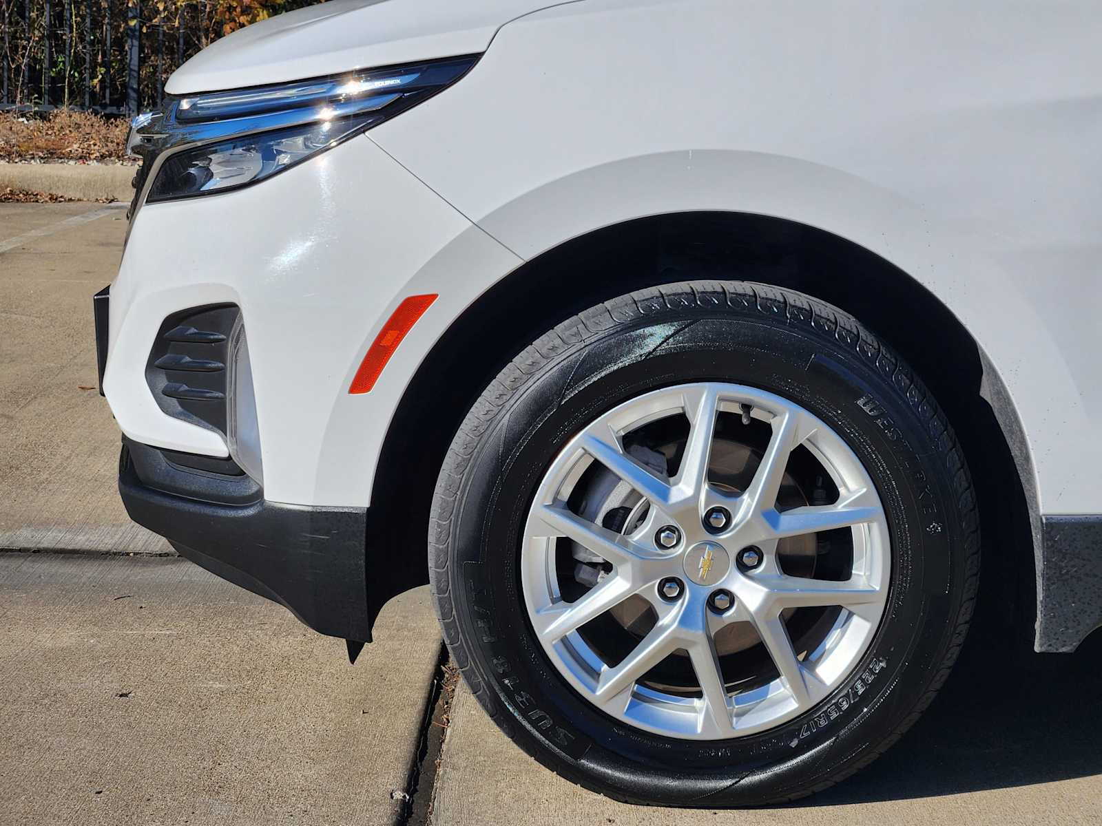 Thumbnail: 2022 Chevrolet Equinox - 8