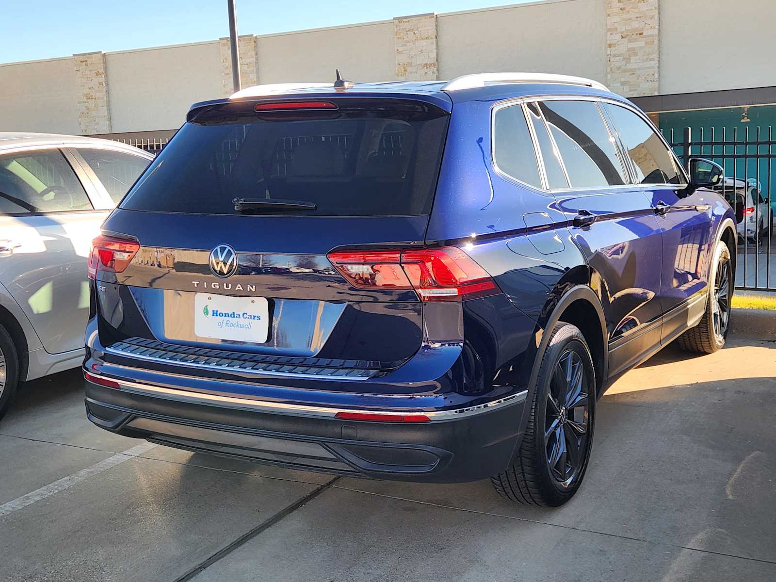 Thumbnail: 2023 Volkswagen Tiguan - 4