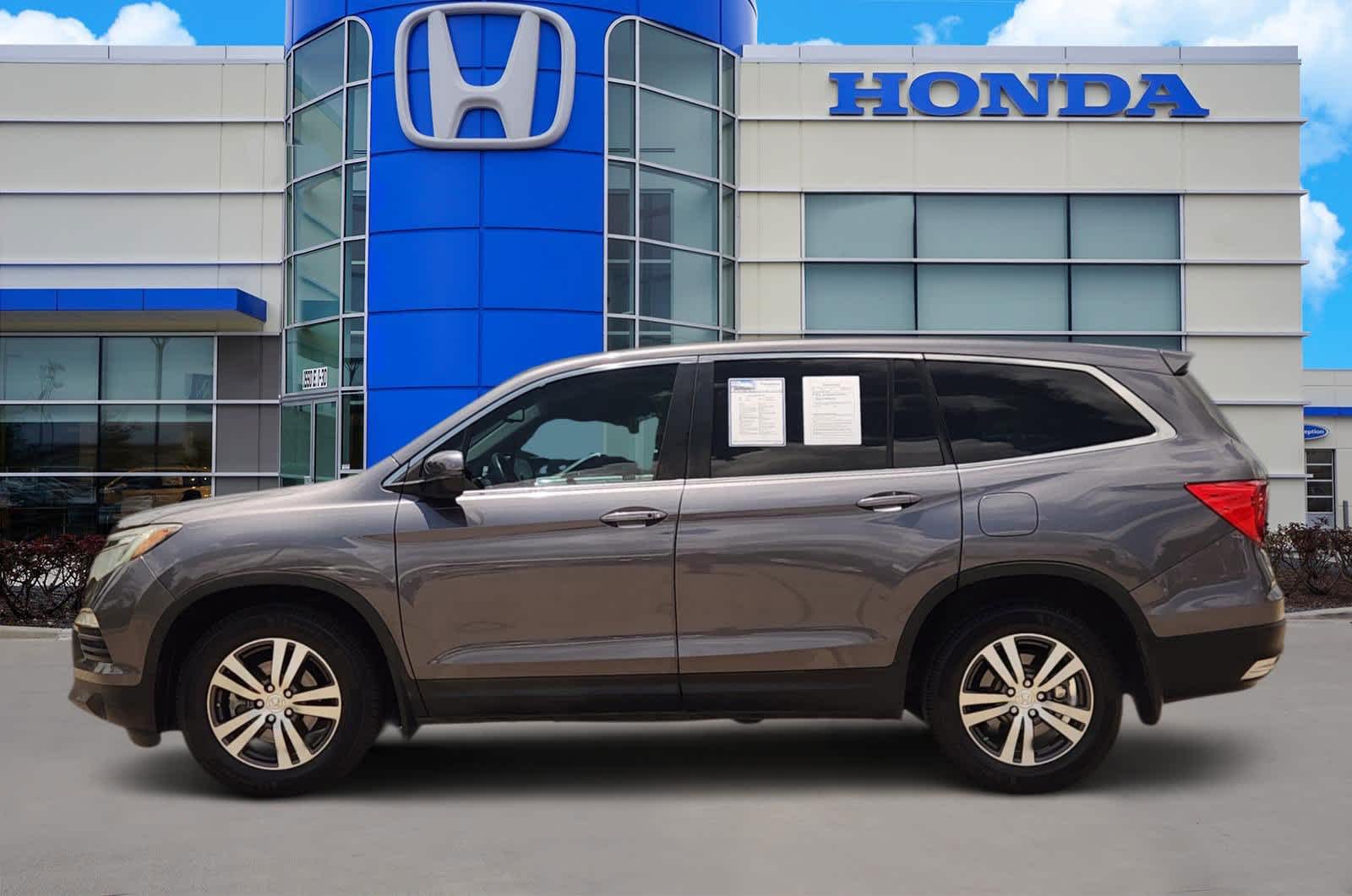 Thumbnail: 2017 Honda Pilot - 3