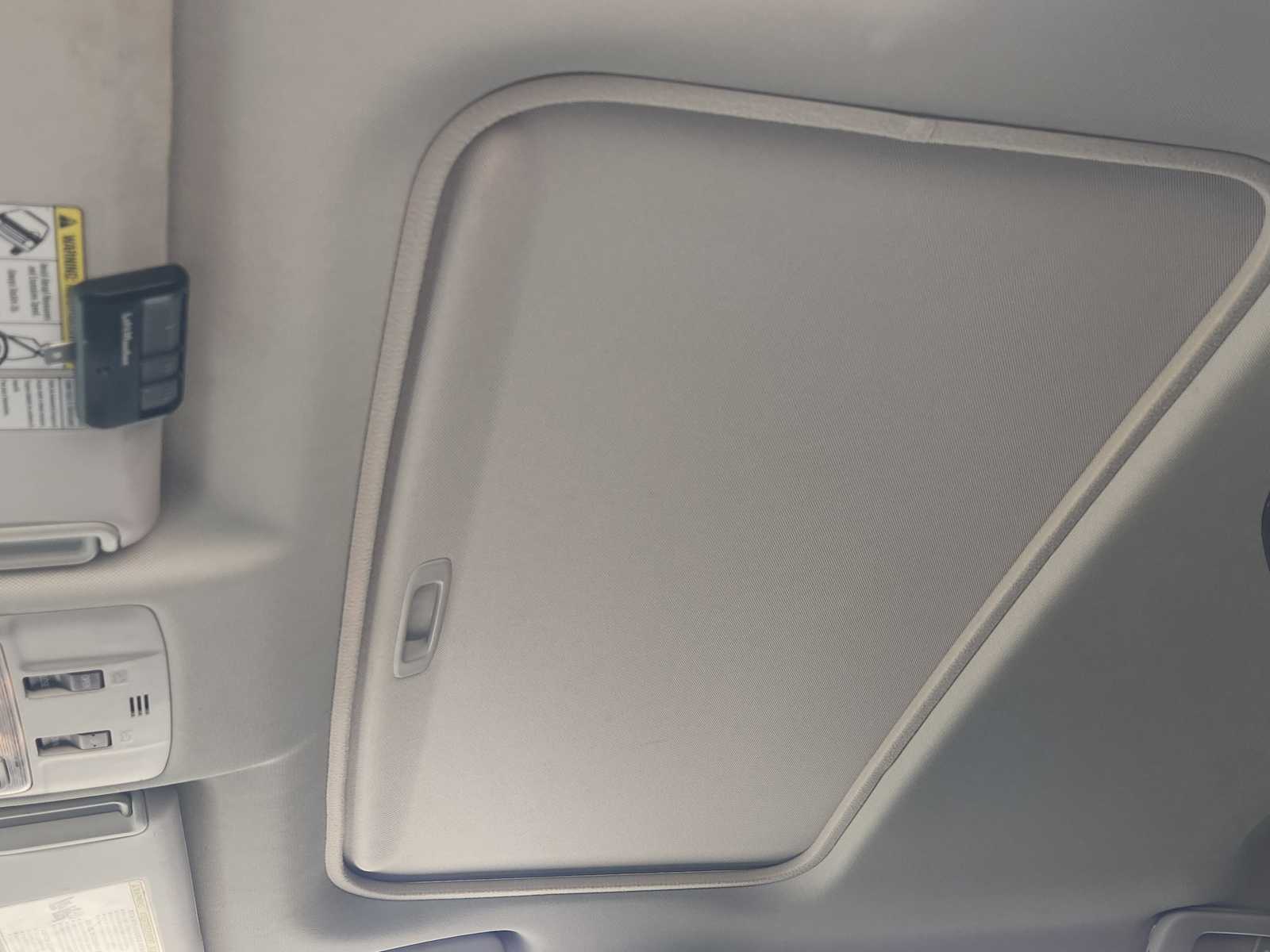 Thumbnail: 2015 Toyota RAV4 - 31