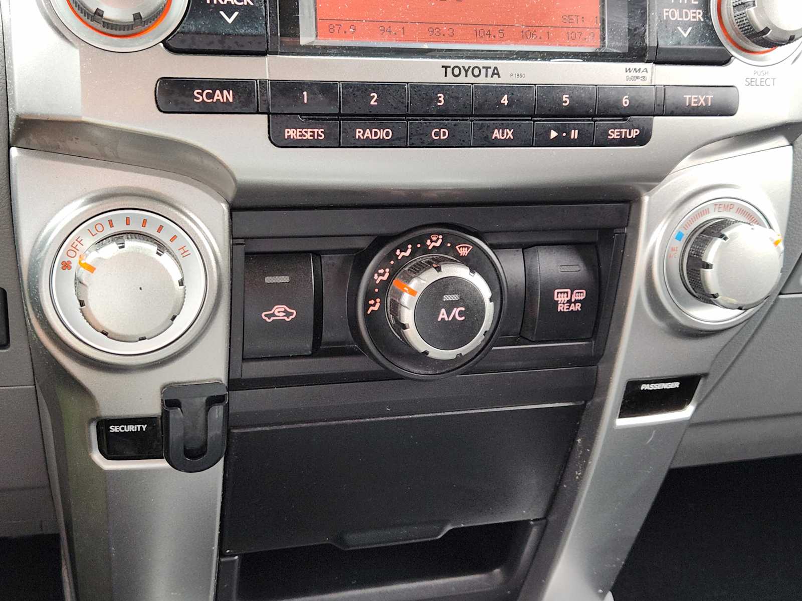 Thumbnail: 2013 Toyota 4Runner - 27