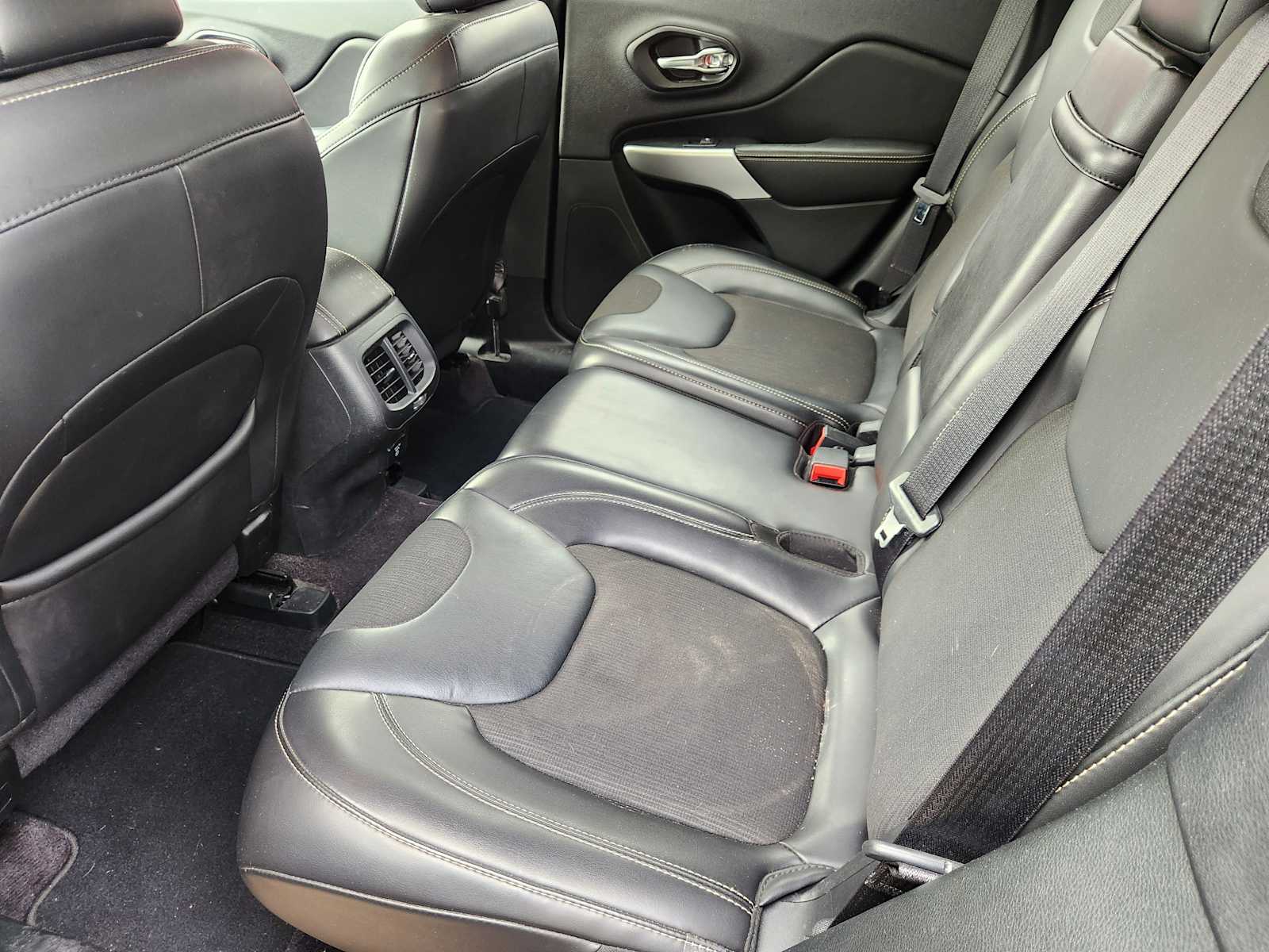 Thumbnail: 2018 Jeep Cherokee - 9