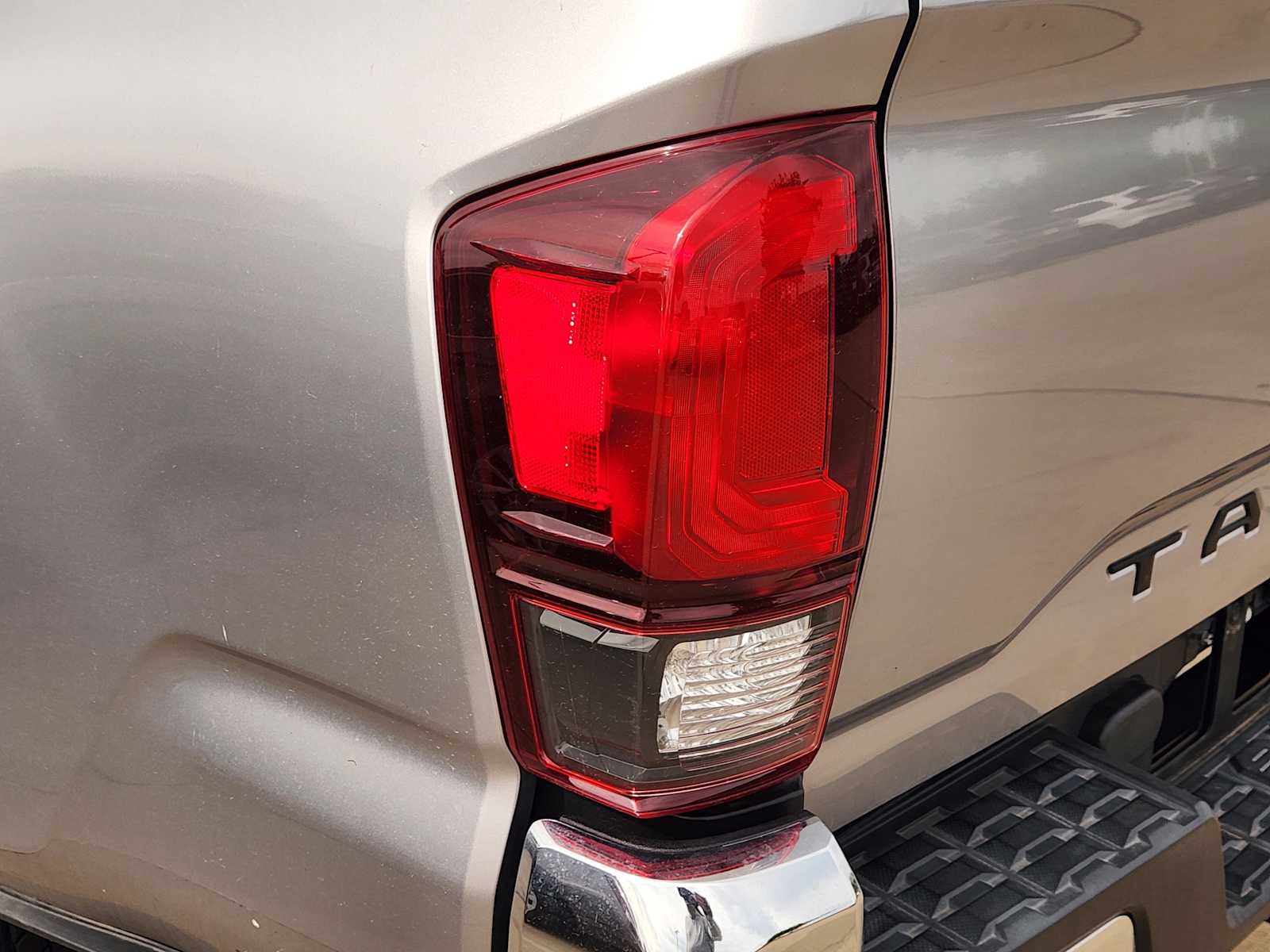 Thumbnail: 2021 Toyota Tacoma - 12