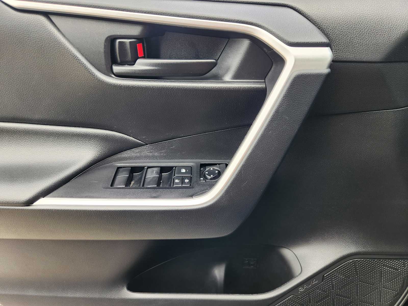 Thumbnail: 2021 Toyota RAV4 - 29