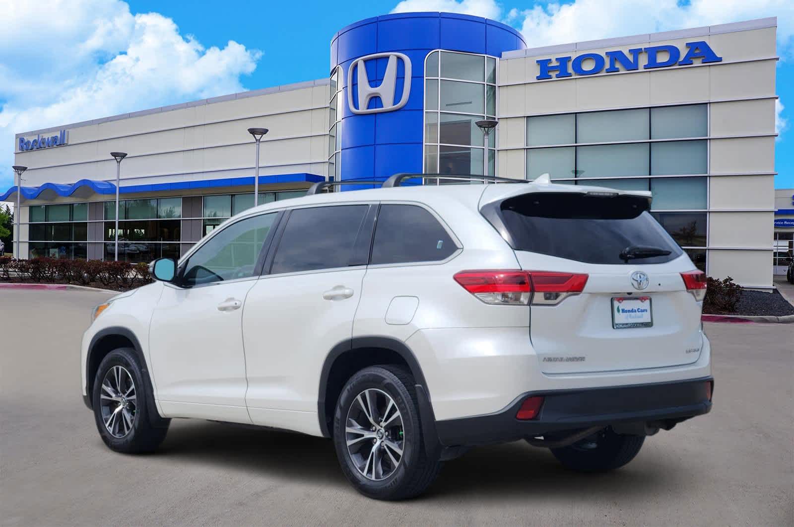 Thumbnail: 2017 Toyota Highlander - 4