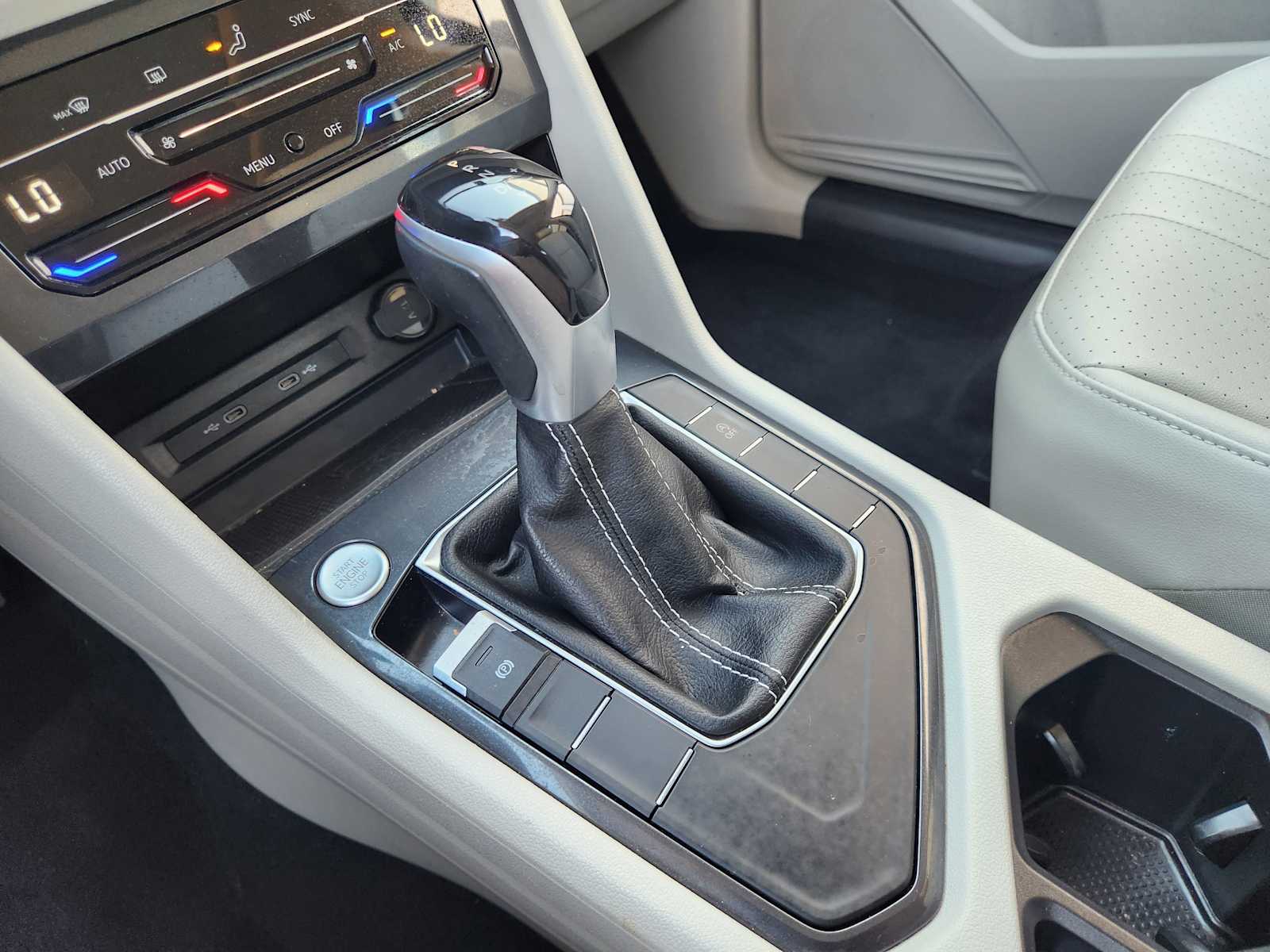 Thumbnail: 2023 Volkswagen Tiguan - 16