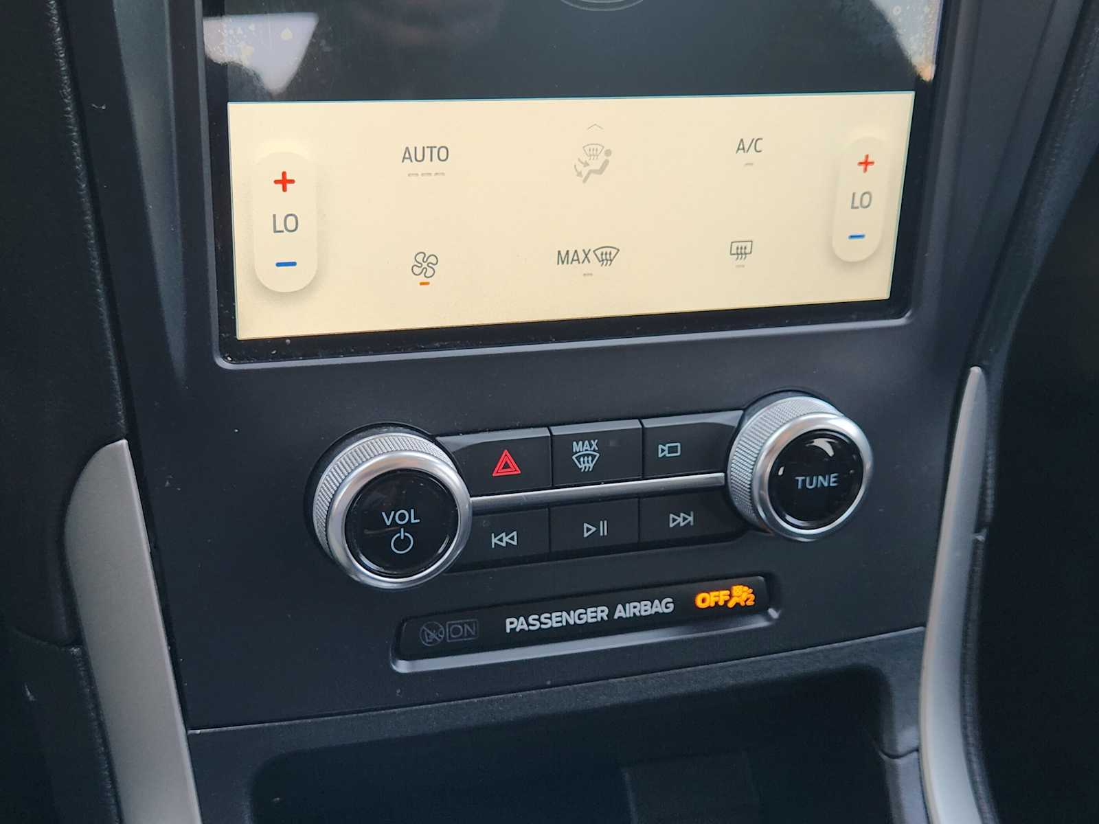 Thumbnail: 2022 Ford Edge - 26