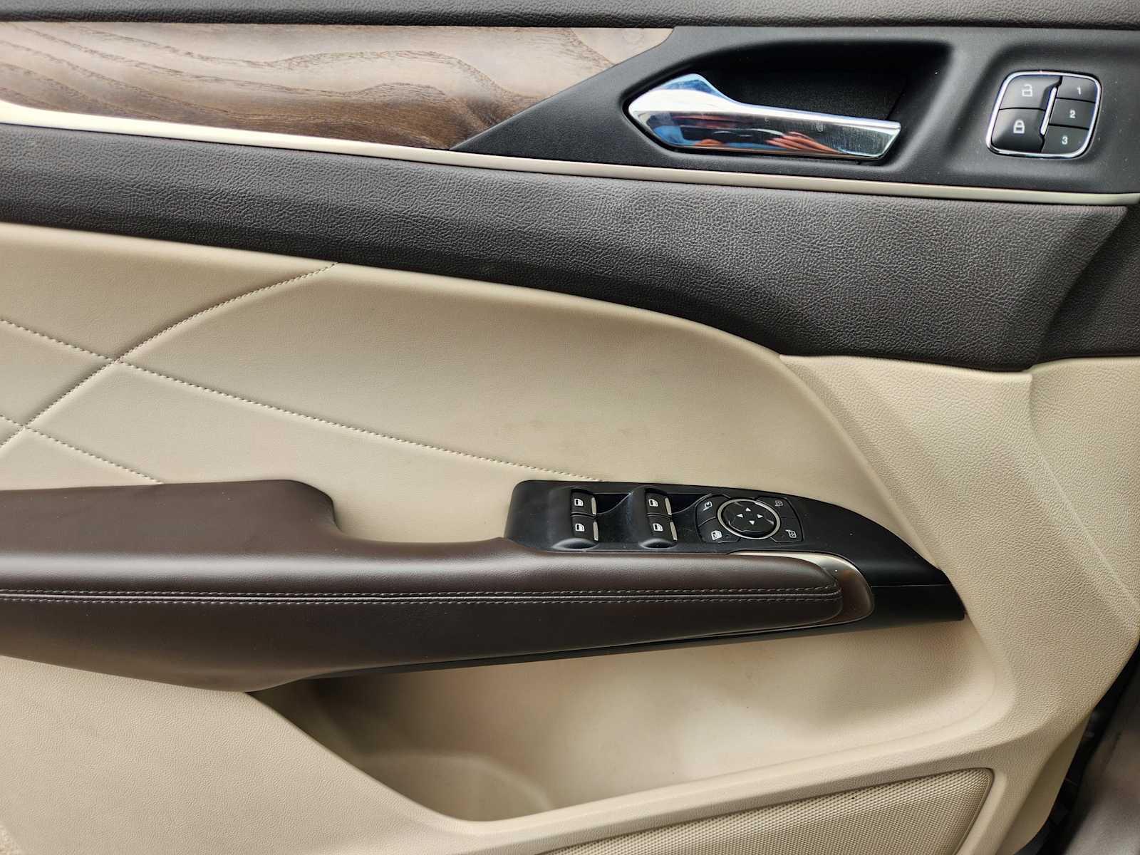 Thumbnail: 2017 Lincoln MKC - 29