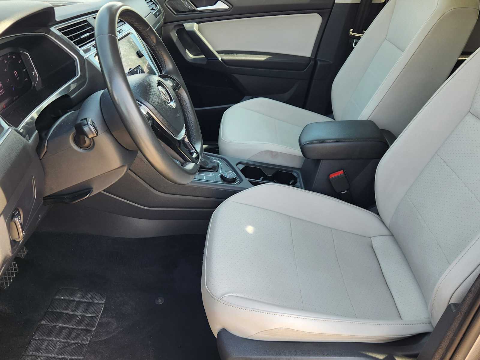 Thumbnail: 2020 Volkswagen Tiguan - 11