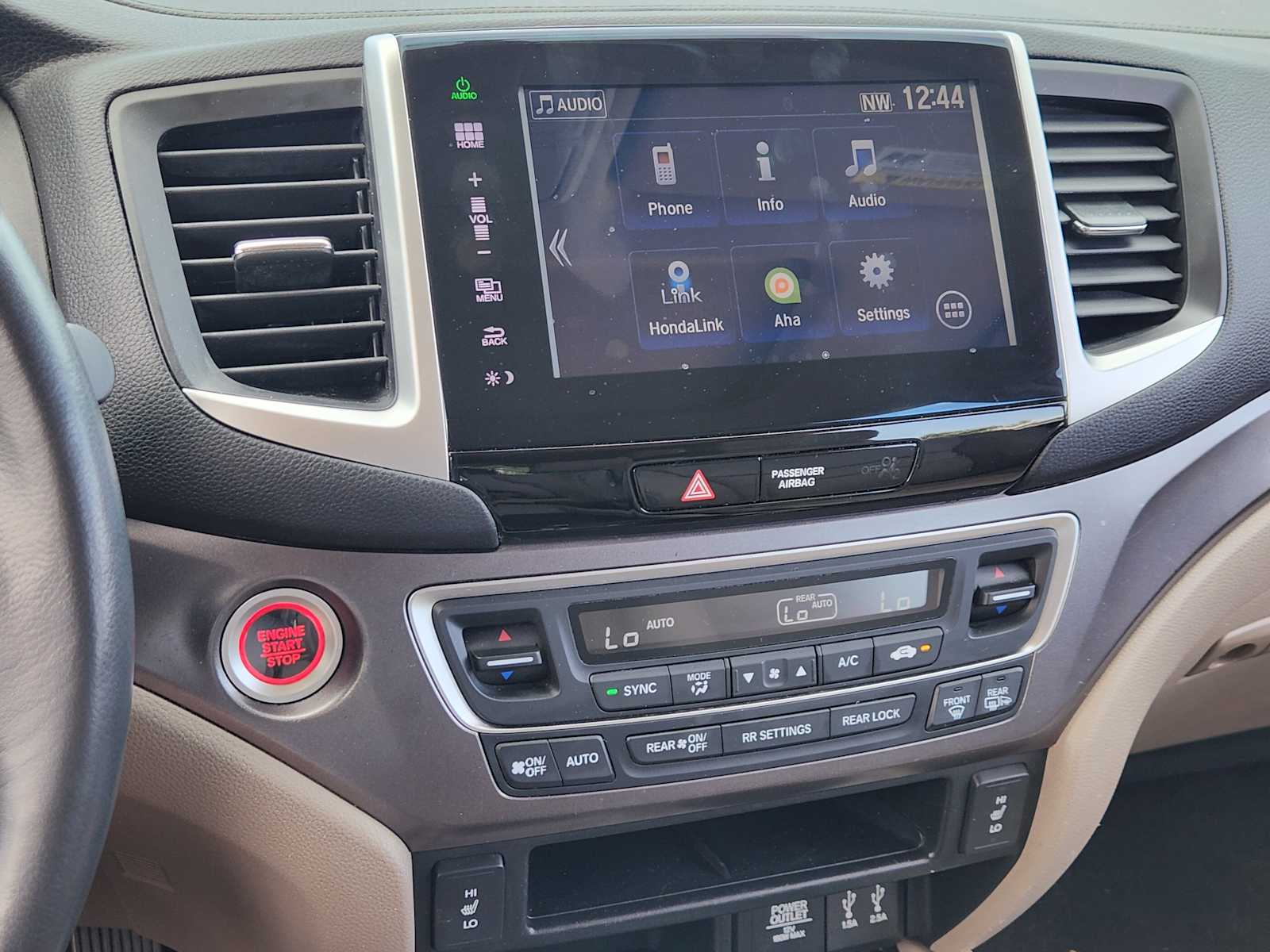 Thumbnail: 2016 Honda Pilot - 17