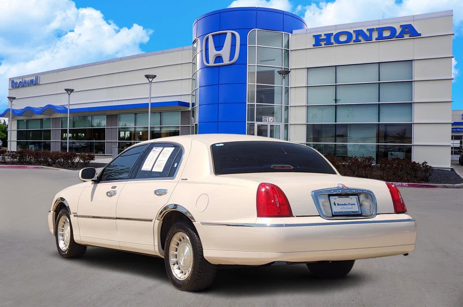 Thumbnail: 2001 Lincoln Town Car - 4