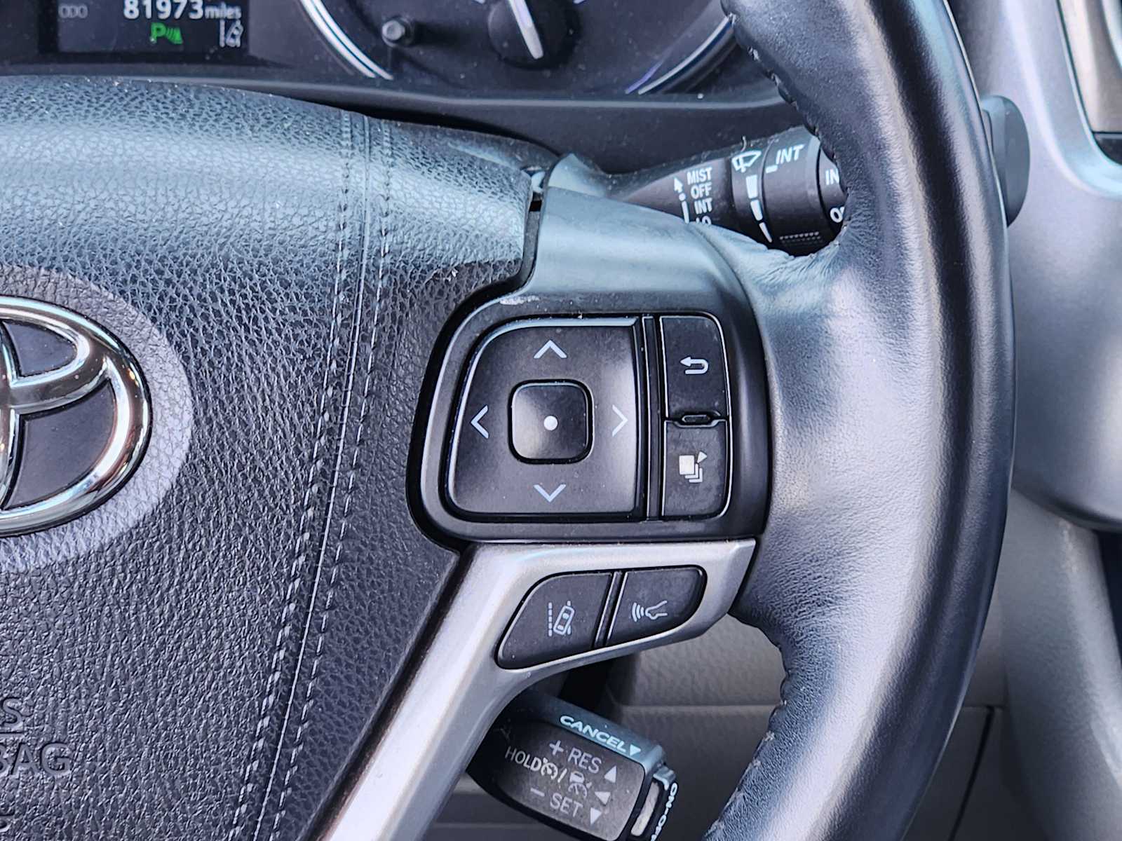 Thumbnail: 2018 Toyota Highlander - 32