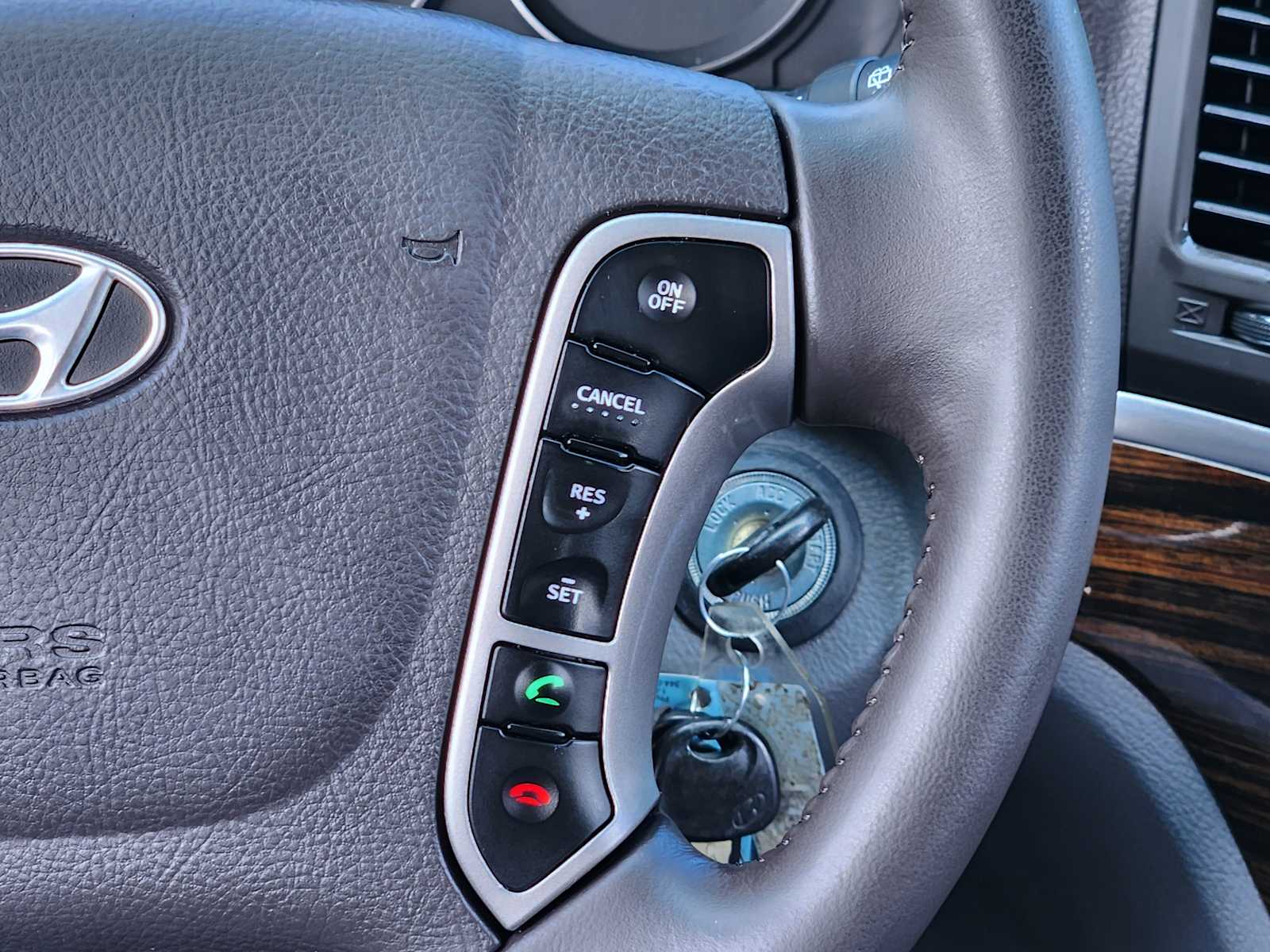 Thumbnail: 2010 Hyundai Santa Fe - 32