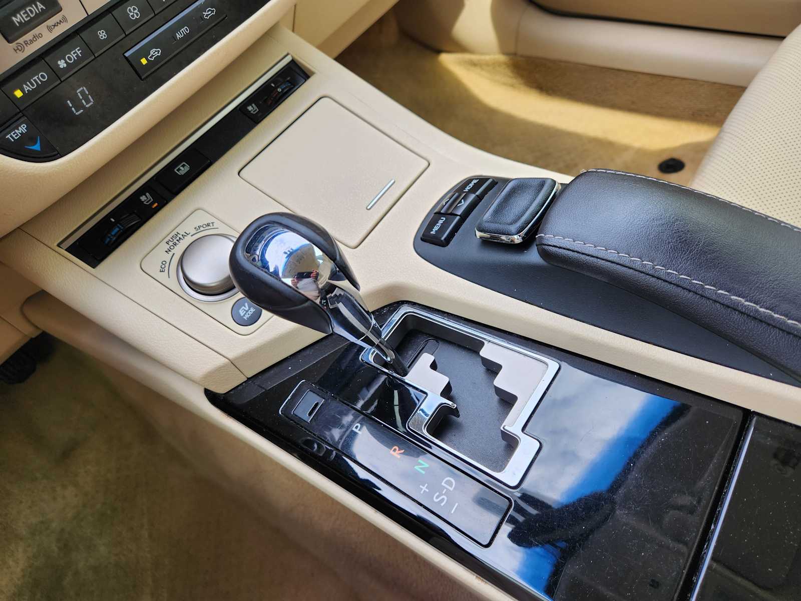 Thumbnail: 2015 Lexus ES - 17