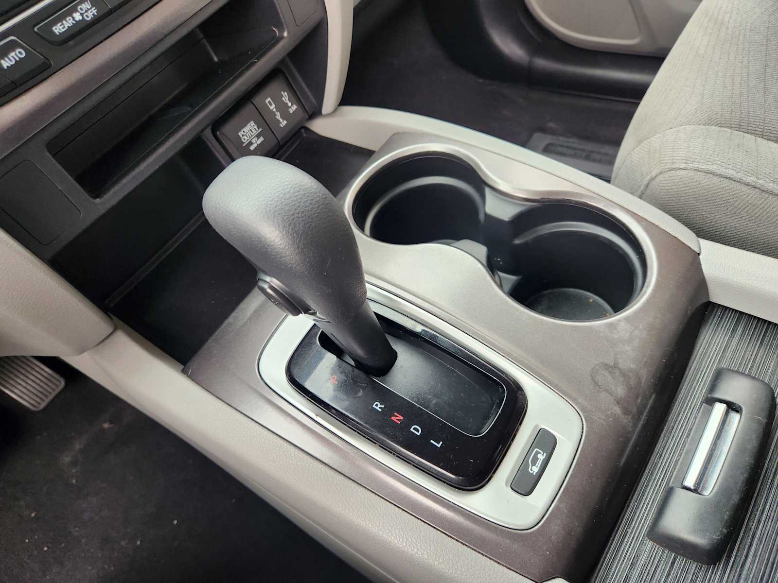 Thumbnail: 2017 Honda Pilot - 17