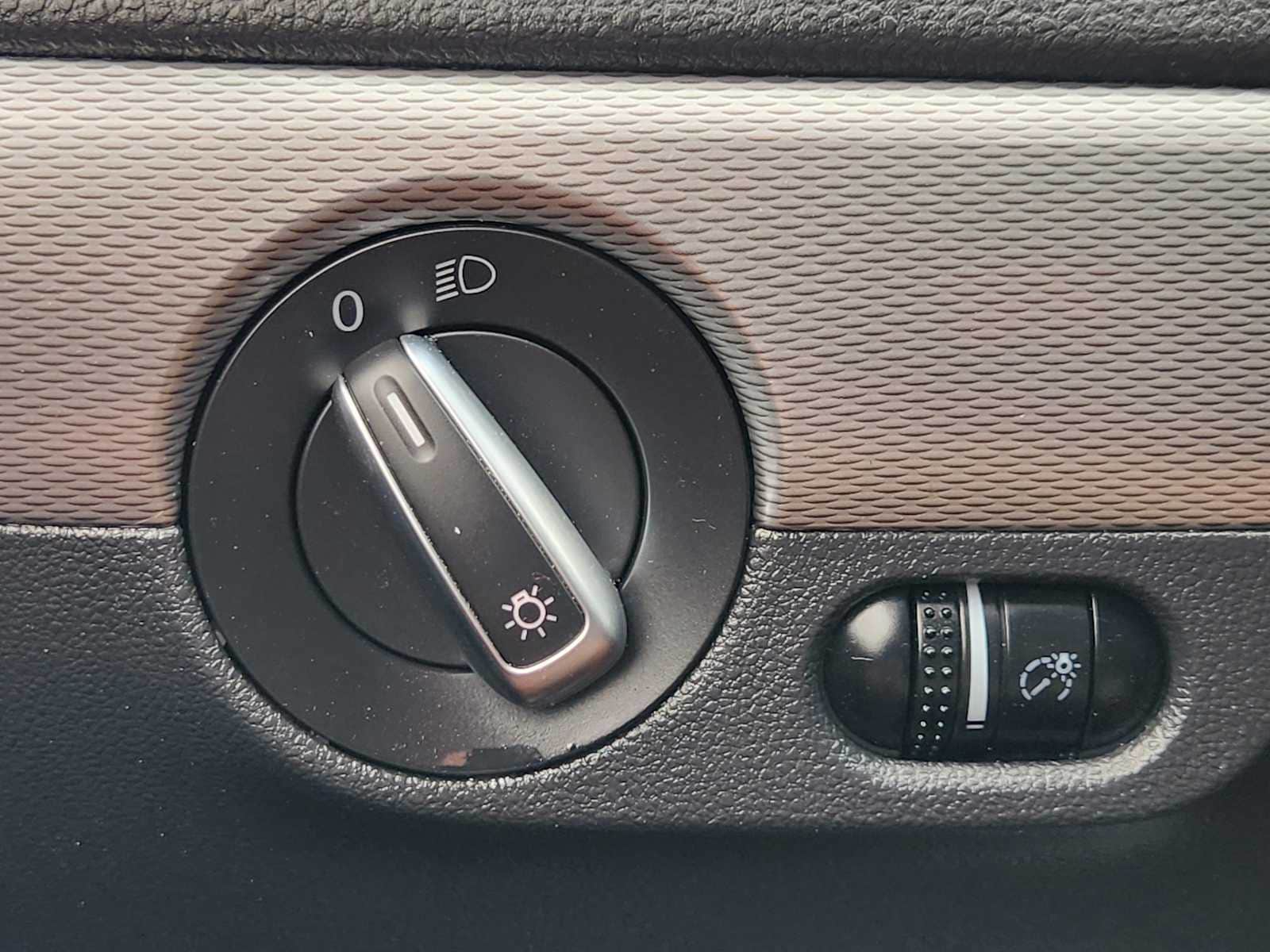 Thumbnail: 2015 Volkswagen Jetta - 27