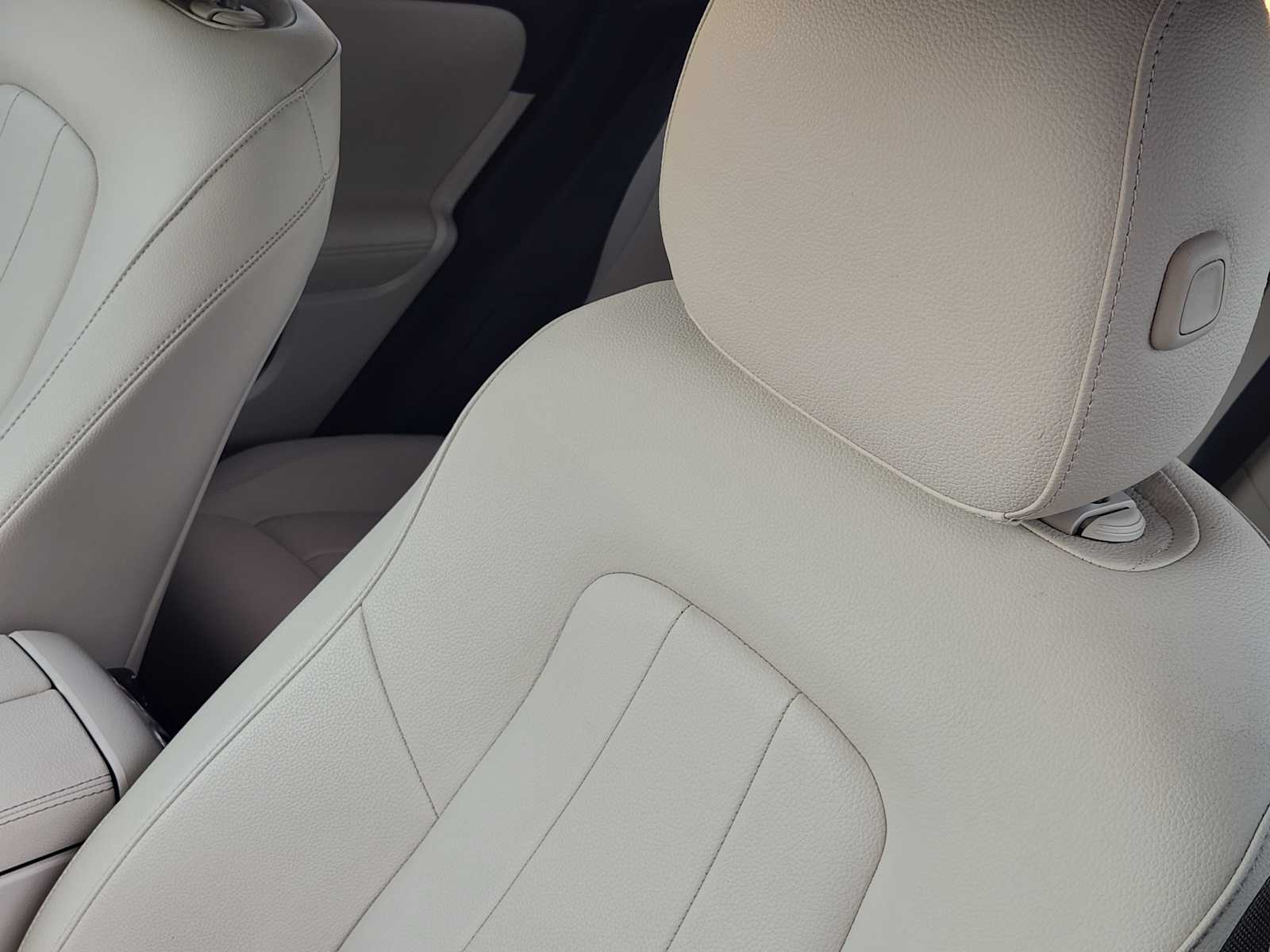 Thumbnail: 2021 Mercedes-Benz GLA - 24