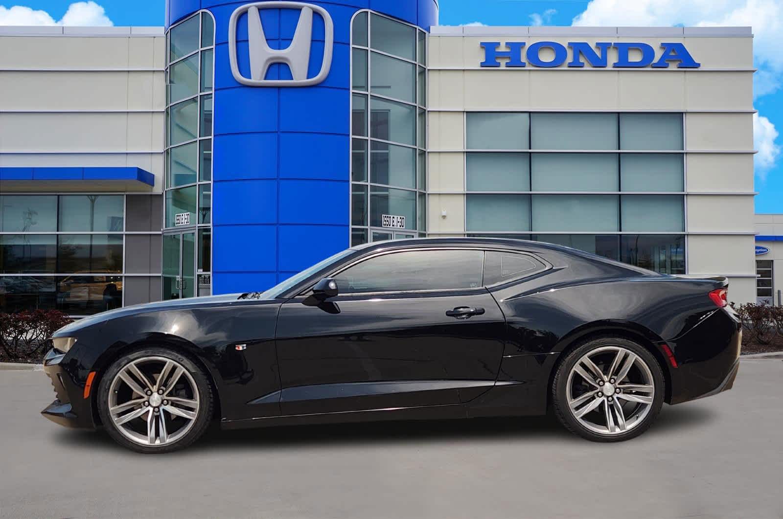 2017 Chevrolet Camaro 1LT photo 3