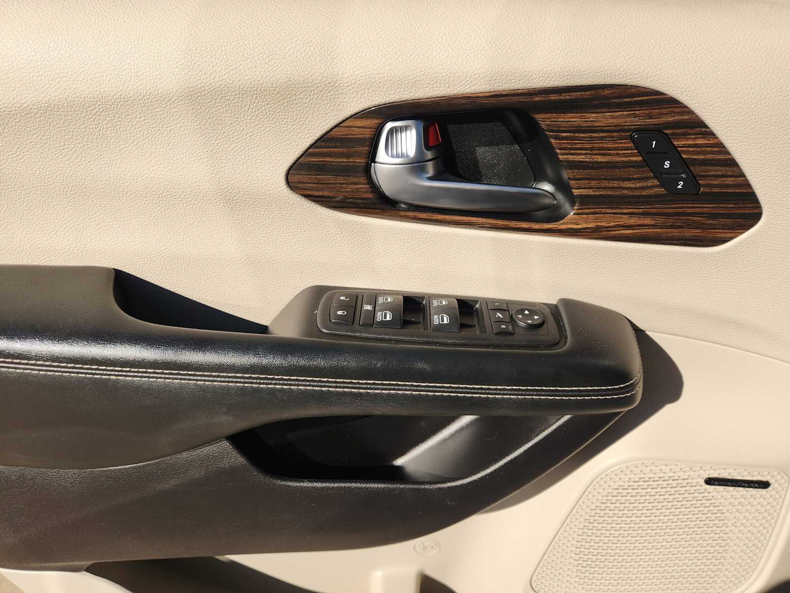 Thumbnail: 2022 Chrysler Pacifica - 30