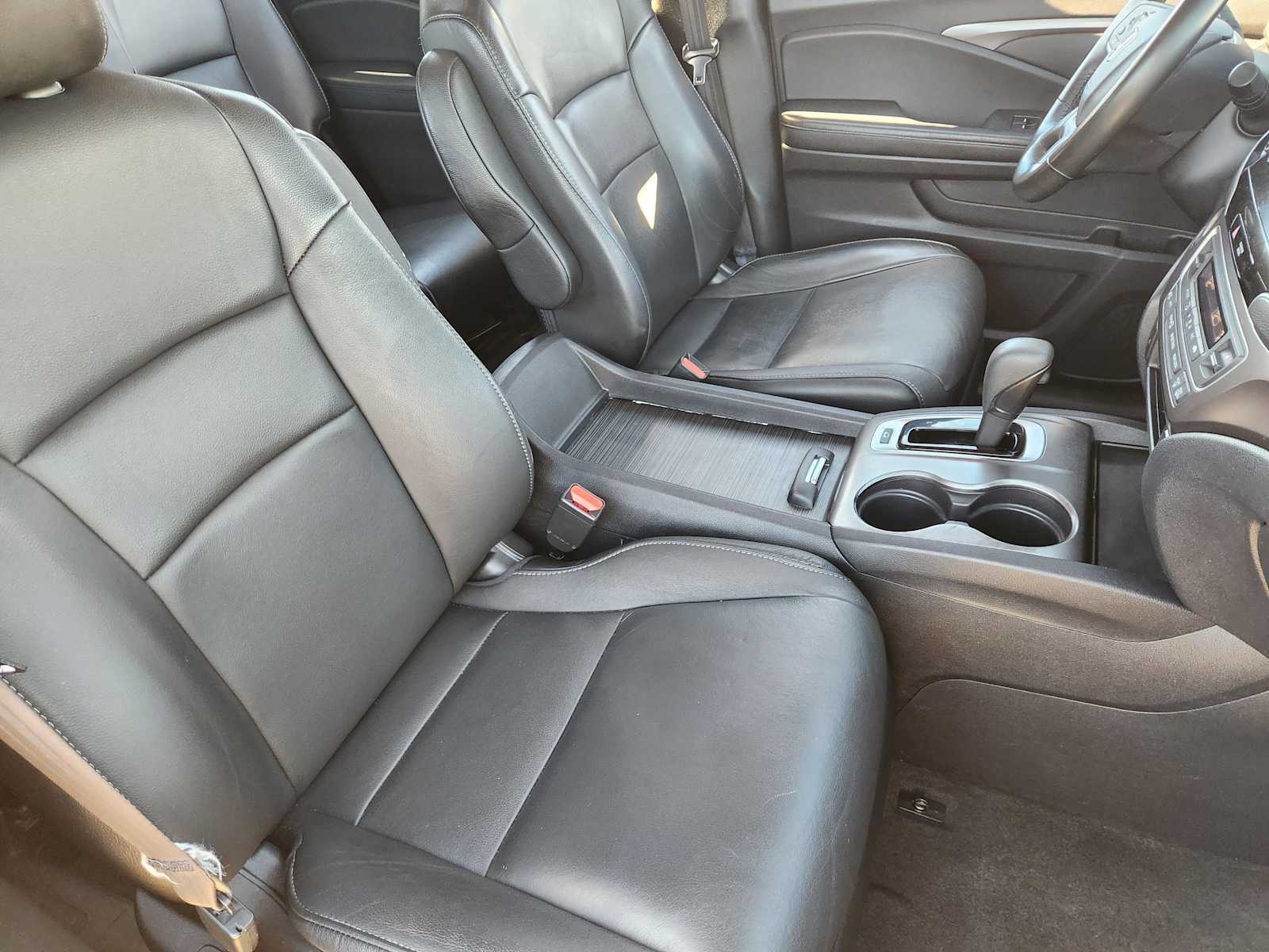 Thumbnail: 2019 Honda Pilot - 15