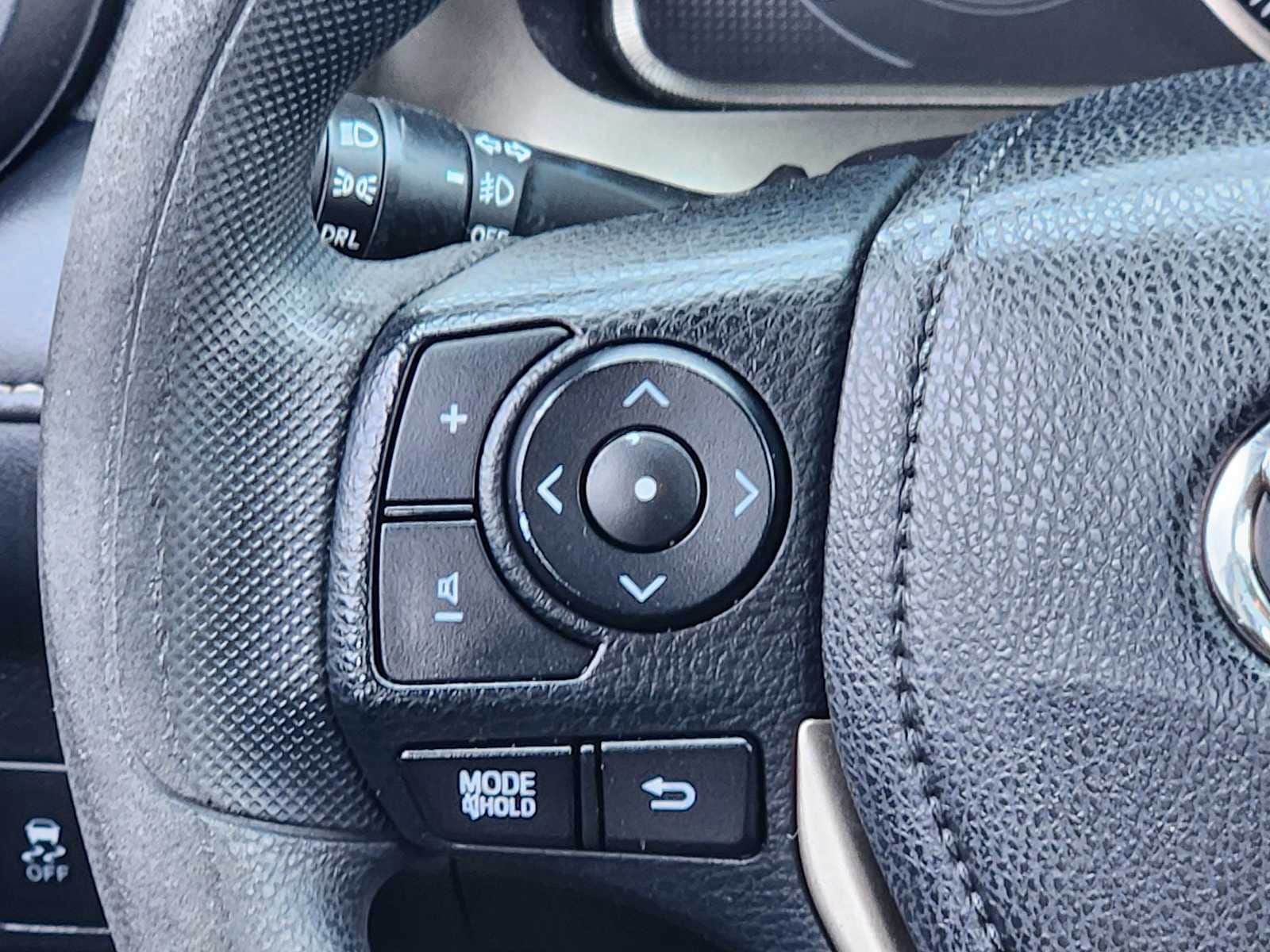 Thumbnail: 2015 Toyota RAV4 - 32