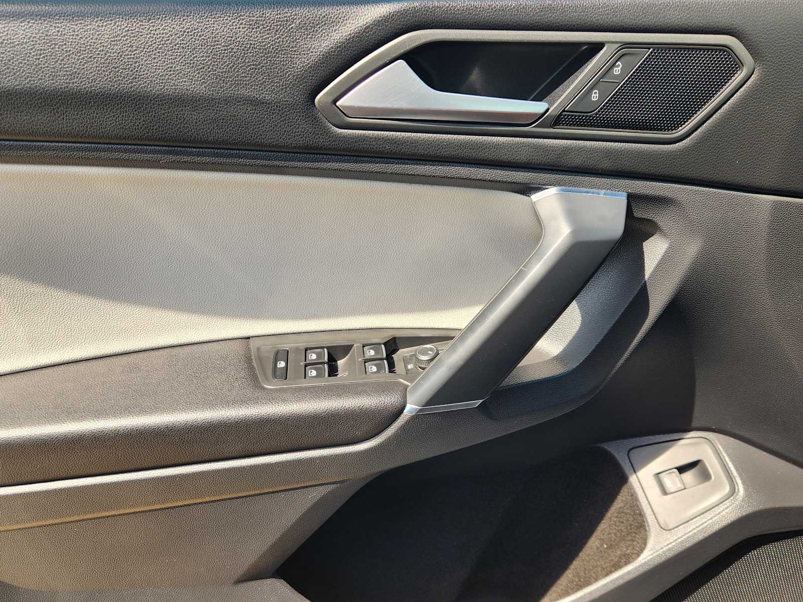 Thumbnail: 2020 Volkswagen Tiguan - 30