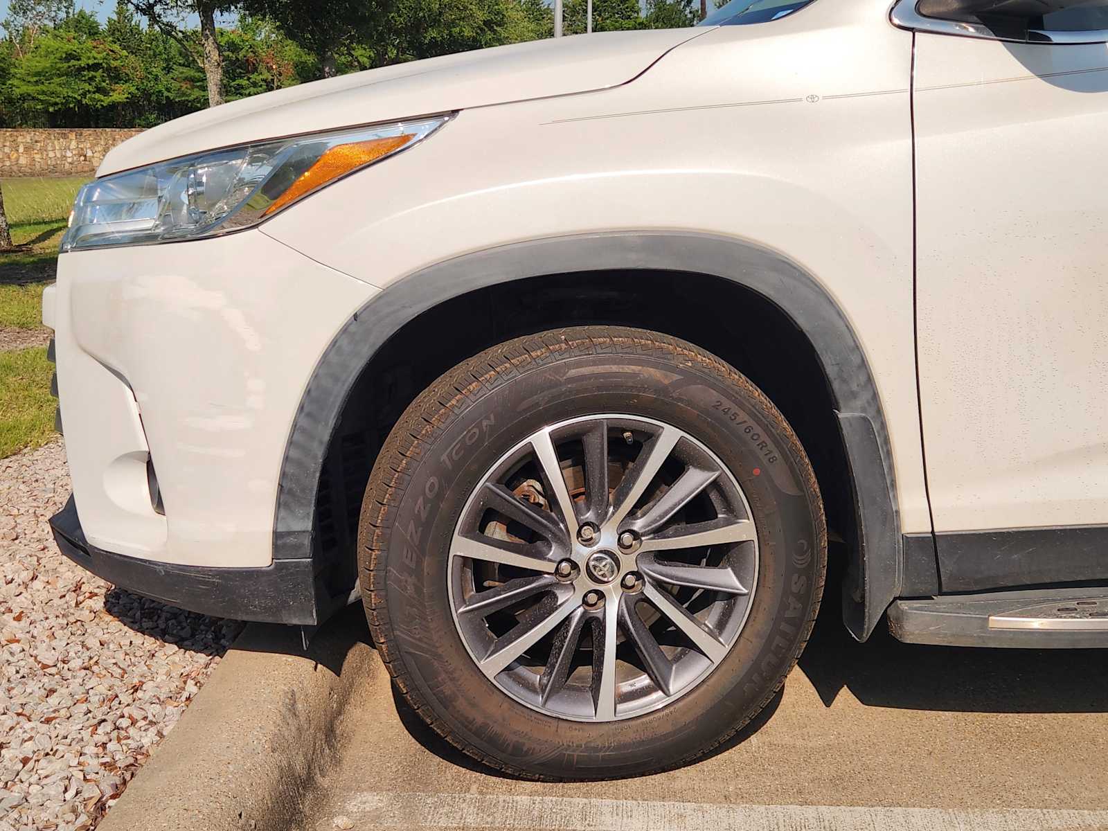 Thumbnail: 2019 Toyota Highlander - 9