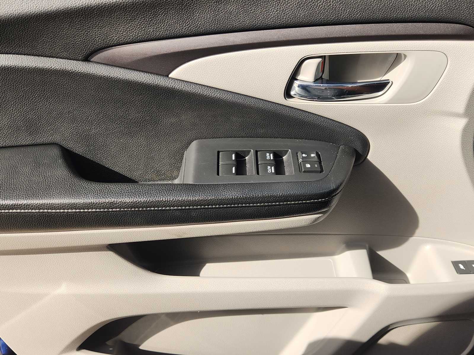 Thumbnail: 2016 Honda Pilot - 30