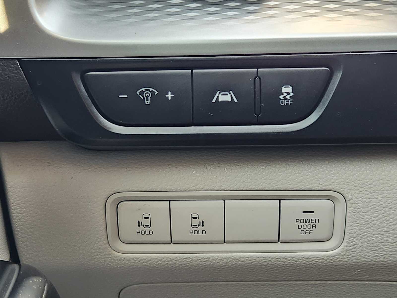 Thumbnail: 2022 Kia Carnival - 28