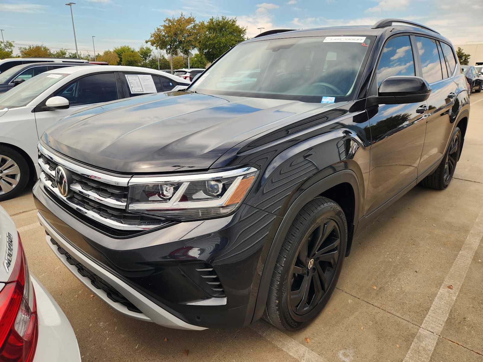 Thumbnail: 2022 Volkswagen Atlas - 1