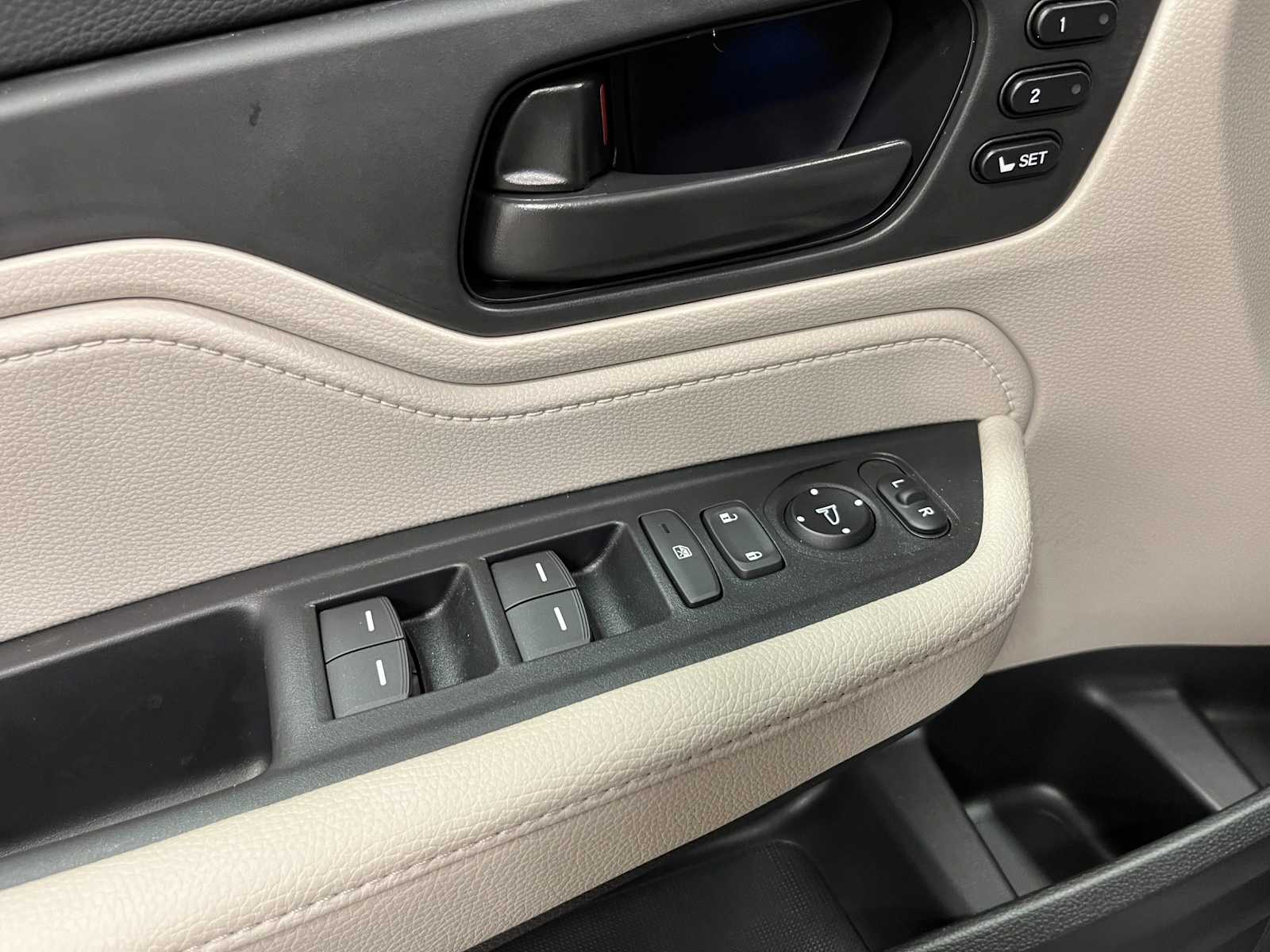 2025 Honda Odyssey EX-L 14