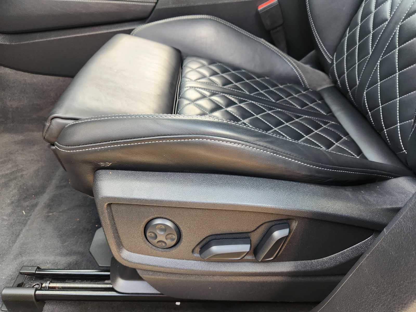 Thumbnail: 2020 Audi SQ5 - 30